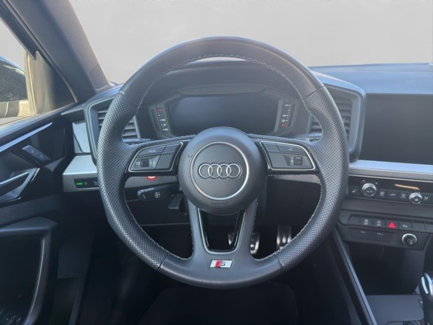 Bild über Audi A1 Sportback 30 TFSI S tronic - für weitere Informationen kontaktieren Sie den Audi Partner
