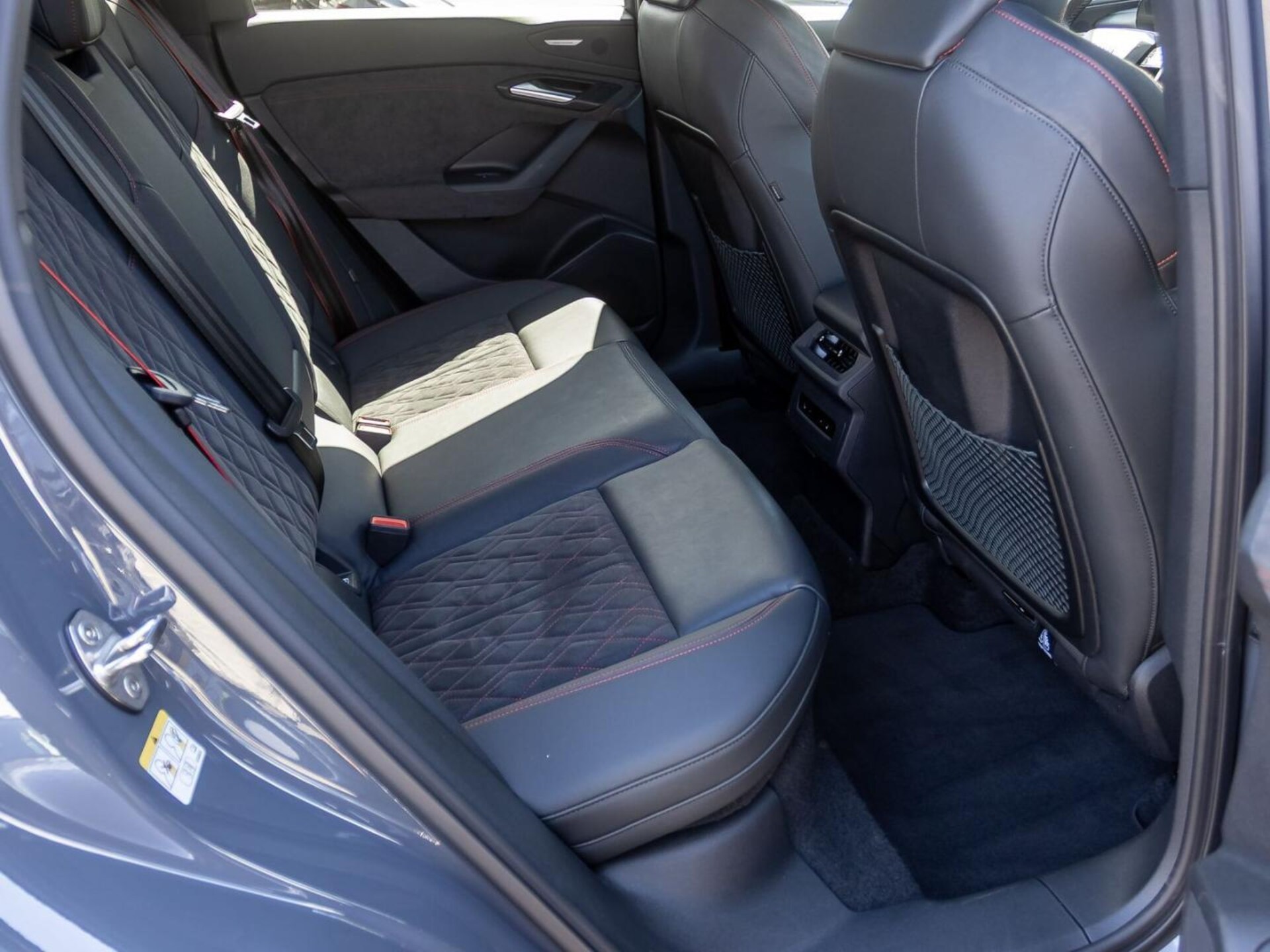 Audi SQ6 SUV e-tron