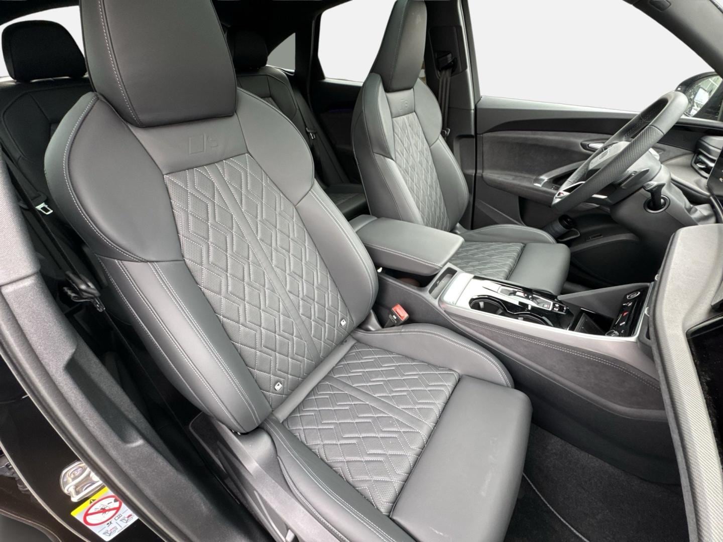 Bild über Audi Q5 Sportback TDI quattro 150 kW S tronic - für weitere Informationen kontaktieren Sie den Audi Partner