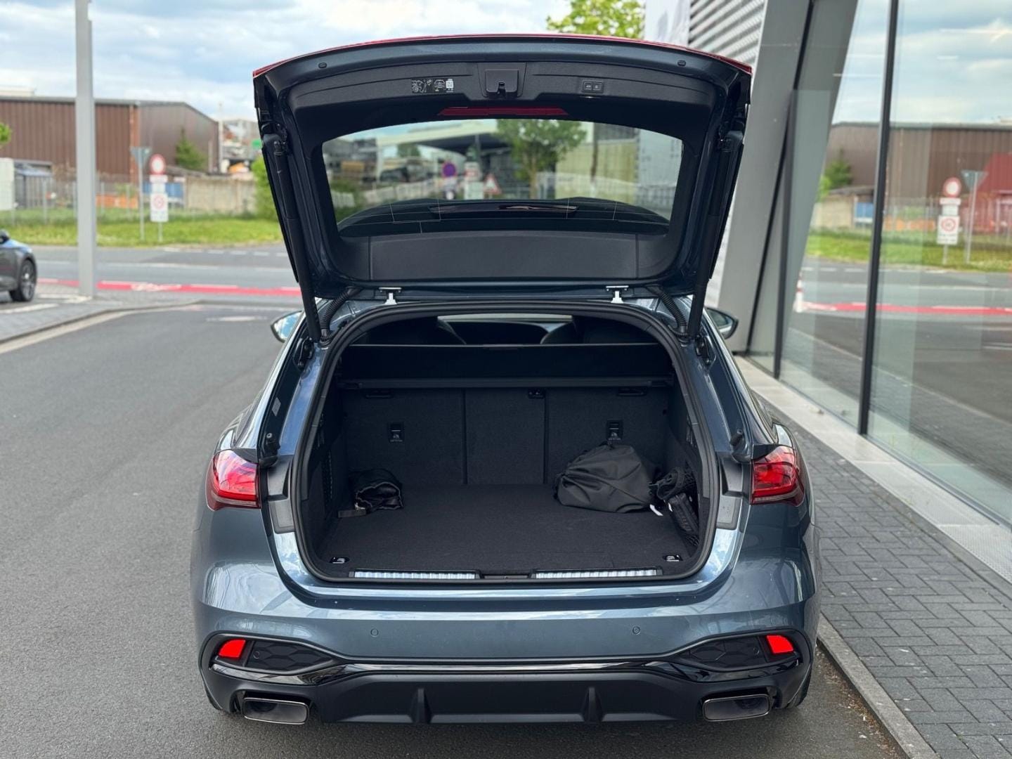 Bild über Audi A5 Avant e-hybrid e-hybrid quattro 270 kW S tronic - für weitere Informationen kontaktieren Sie den Audi Partner