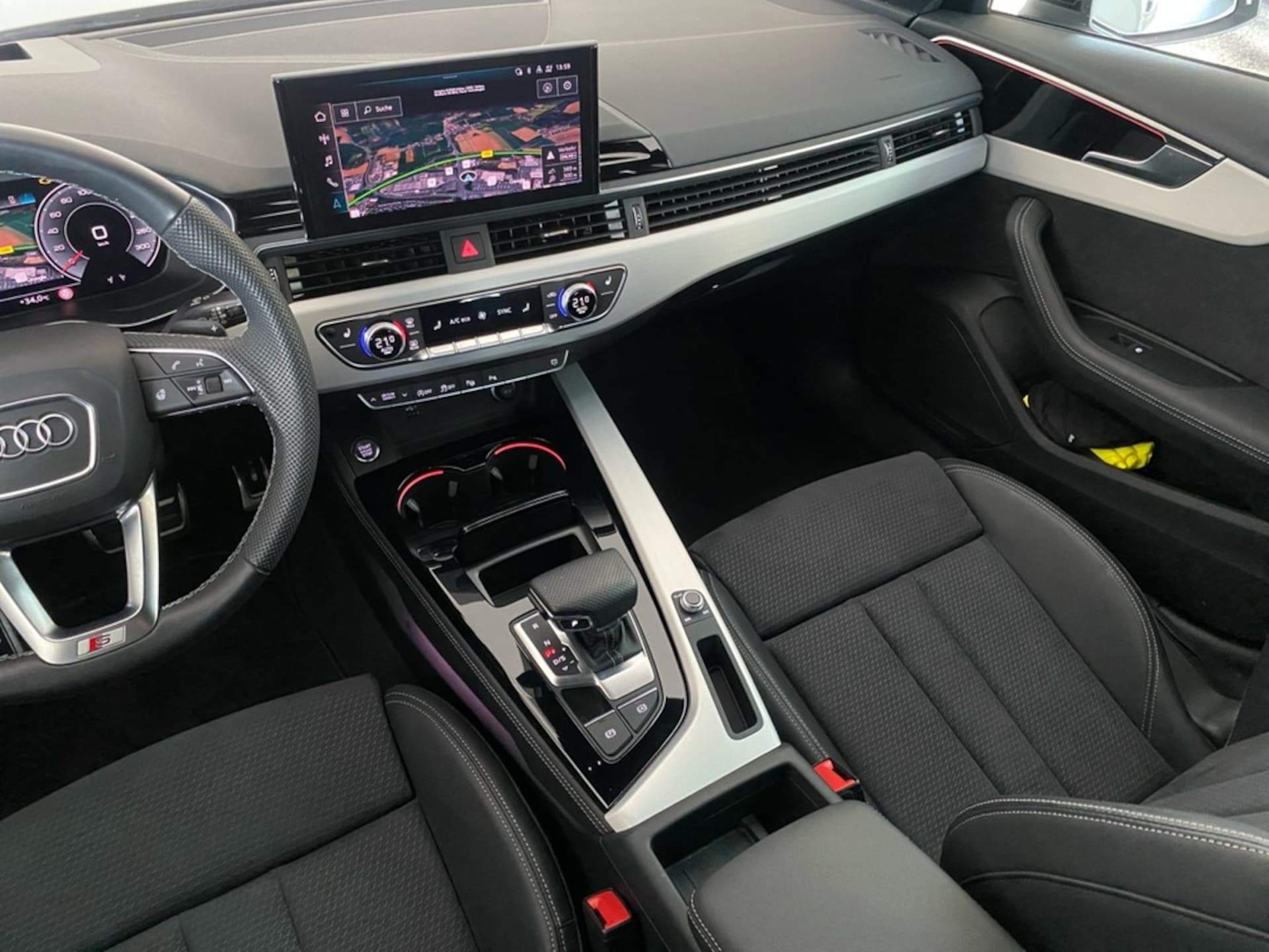 Audi A4 Avant S line