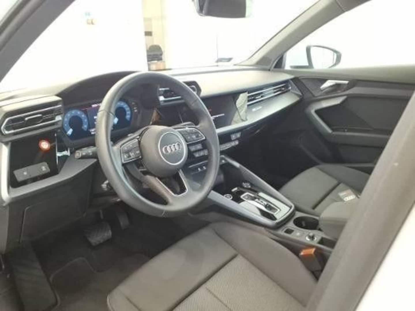 Bild über Audi A3 allstreet 35 TFSI S tronic - für weitere Informationen kontaktieren Sie den Audi Partner