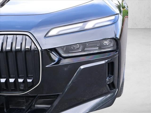 2025 BMW 740i