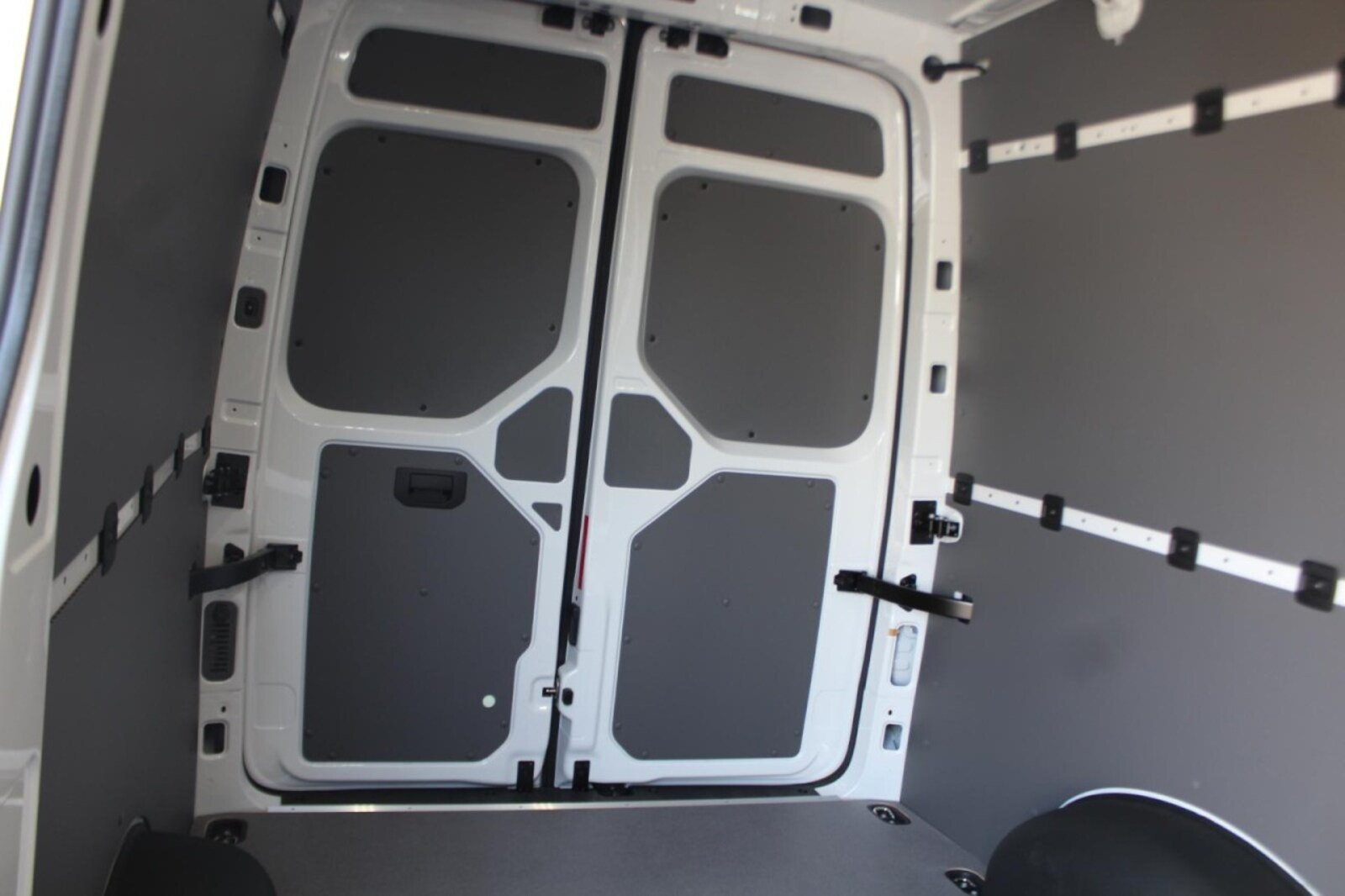 Volkswagen Crafter Kasten mittlerer Radstand – Bild 10