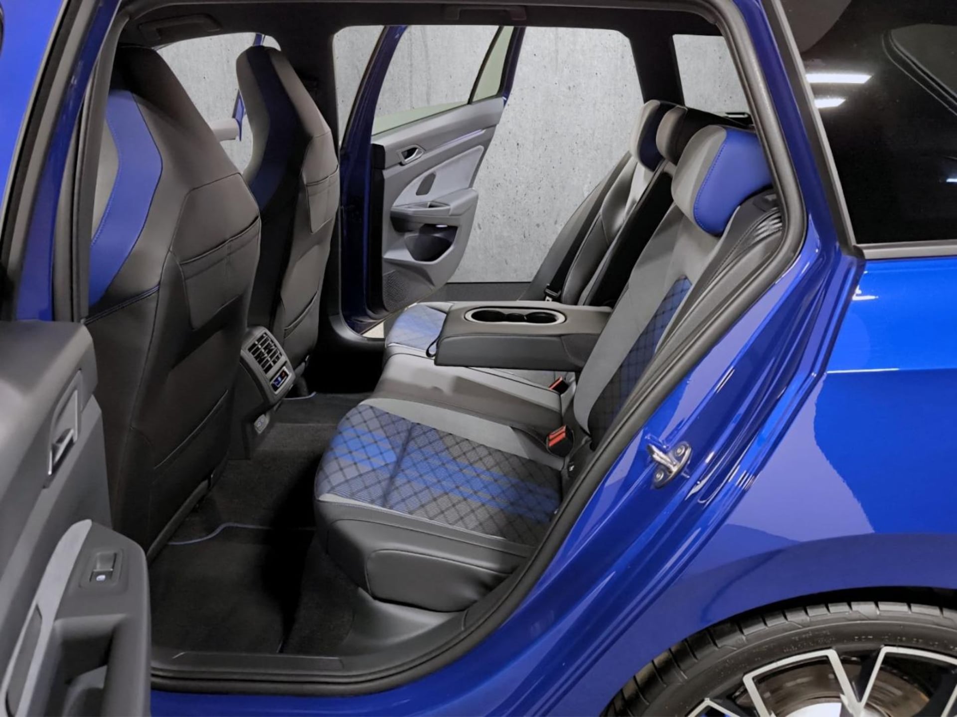 Volkswagen Golf Variant R