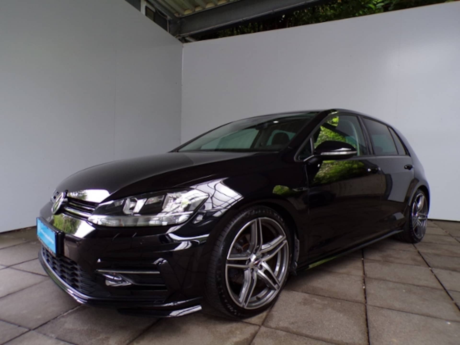 Volkswagen Golf R-Line