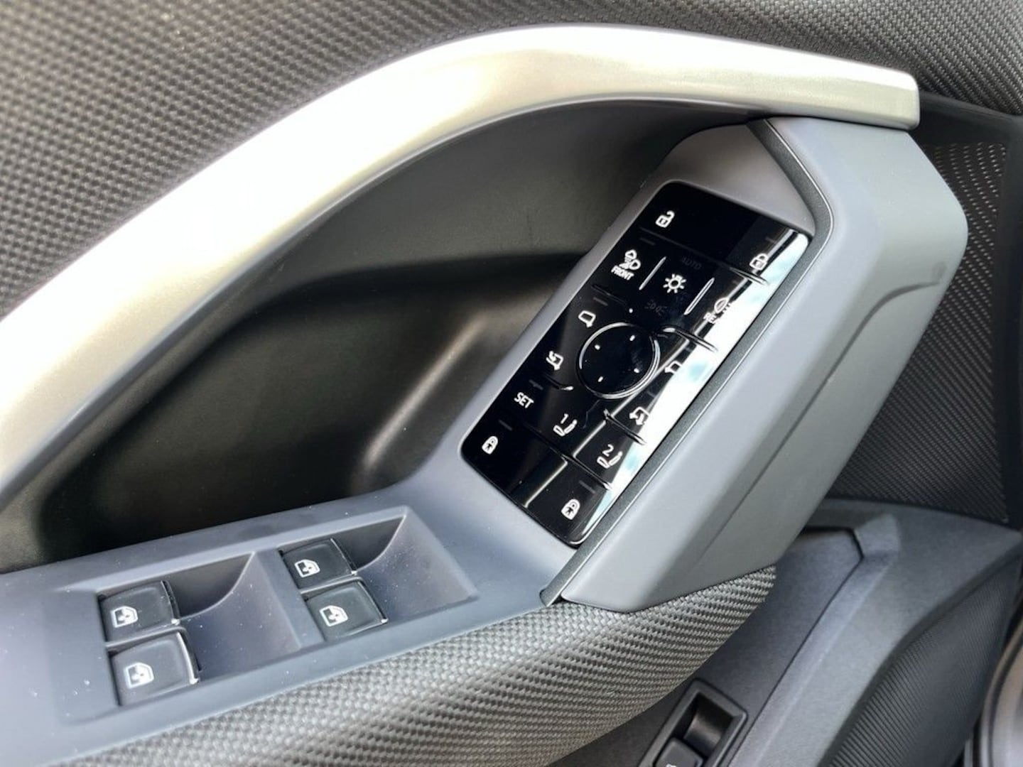 Bild über Audi Q5 SUV TDI quattro 150 kW S tronic - für weitere Informationen kontaktieren Sie den Audi Partner