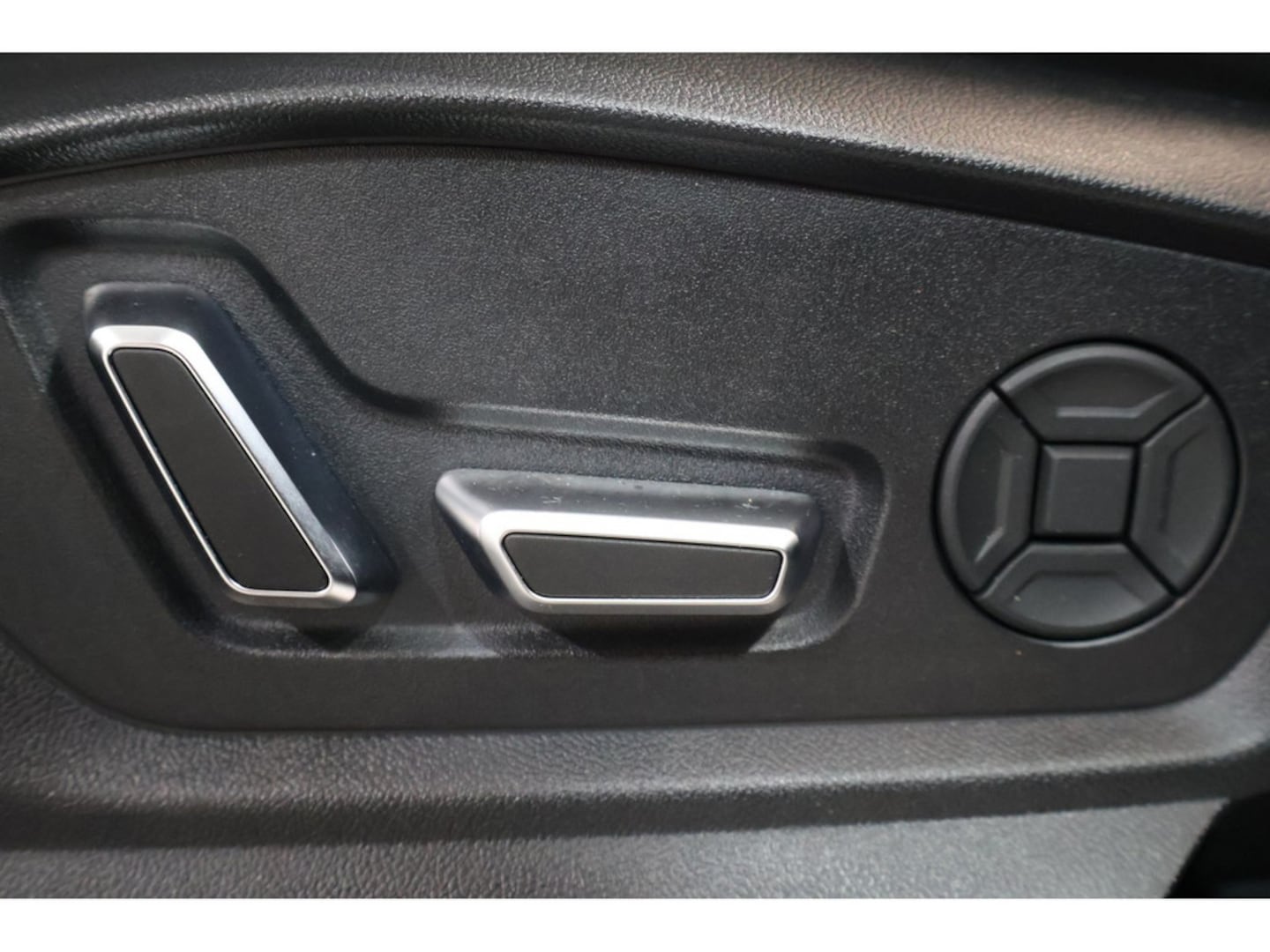 Bild über Audi Q7 SUV S line business TDI quattro 210 kW tiptronic - für weitere Informationen kontaktieren Sie den Audi Partner