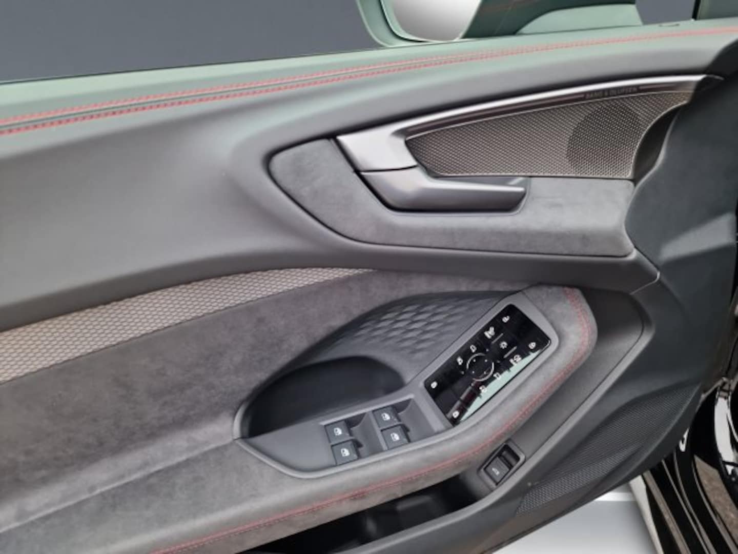 Bild über Audi A5 Avant TFSI quattro S tronic - für weitere Informationen kontaktieren Sie den Audi Partner