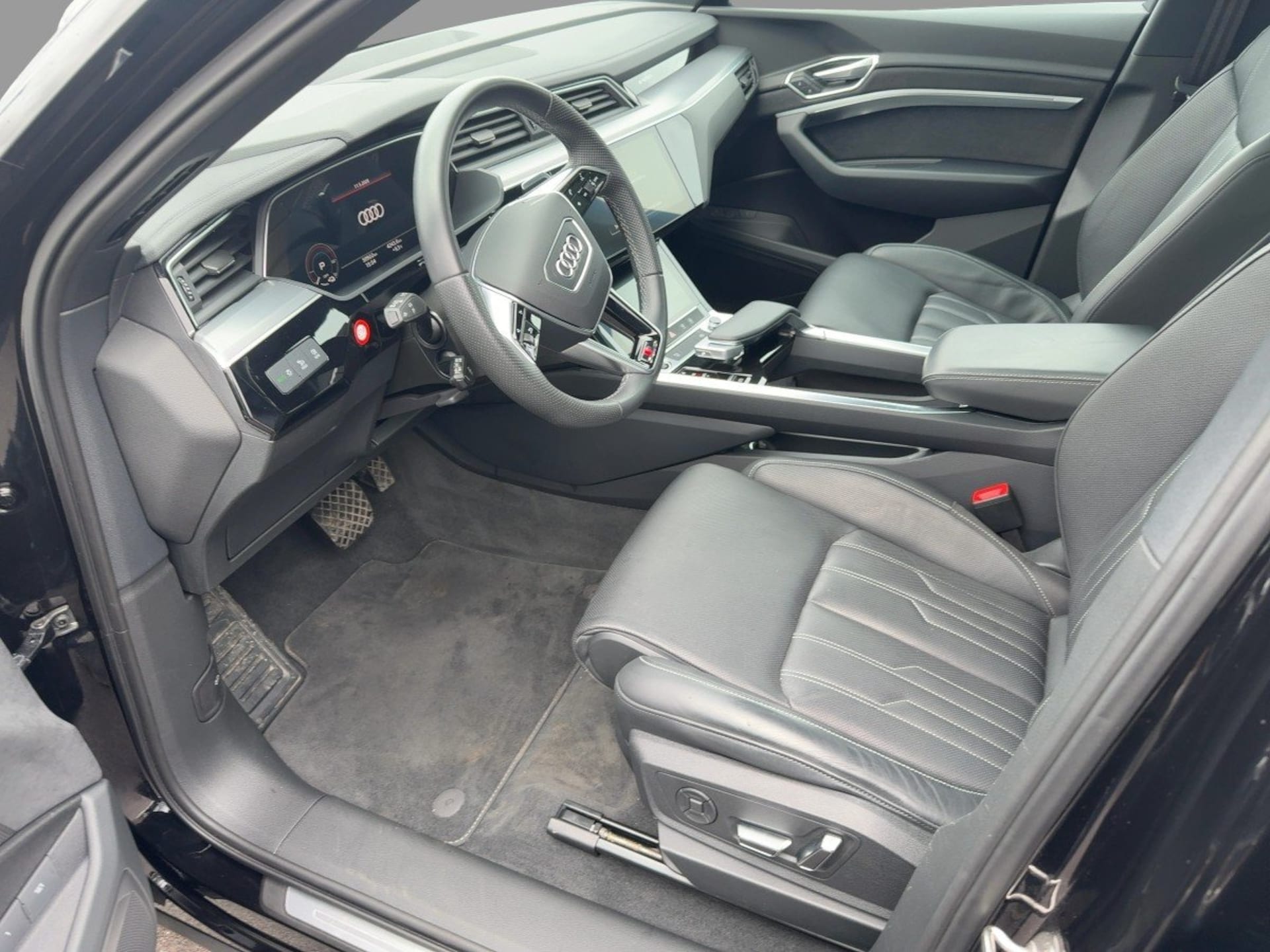 Audi e-tron S line