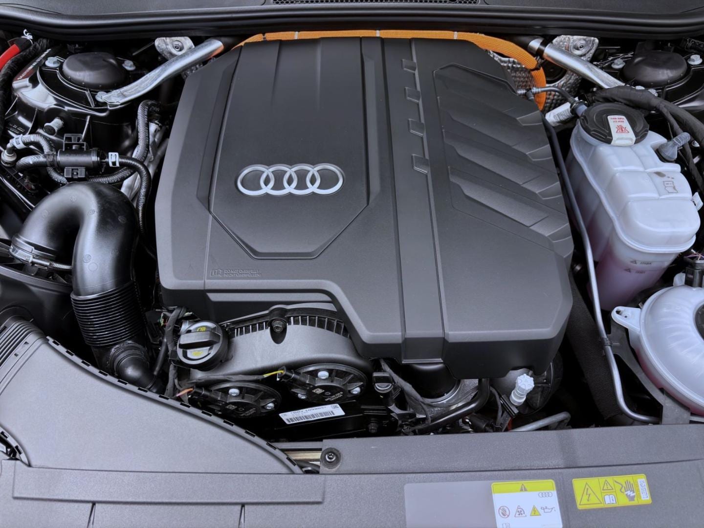 Bild über Audi A6 Avant TFSI e advanced 50 TFSI e quattro S tronic - für weitere Informationen kontaktieren Sie den Audi Partner