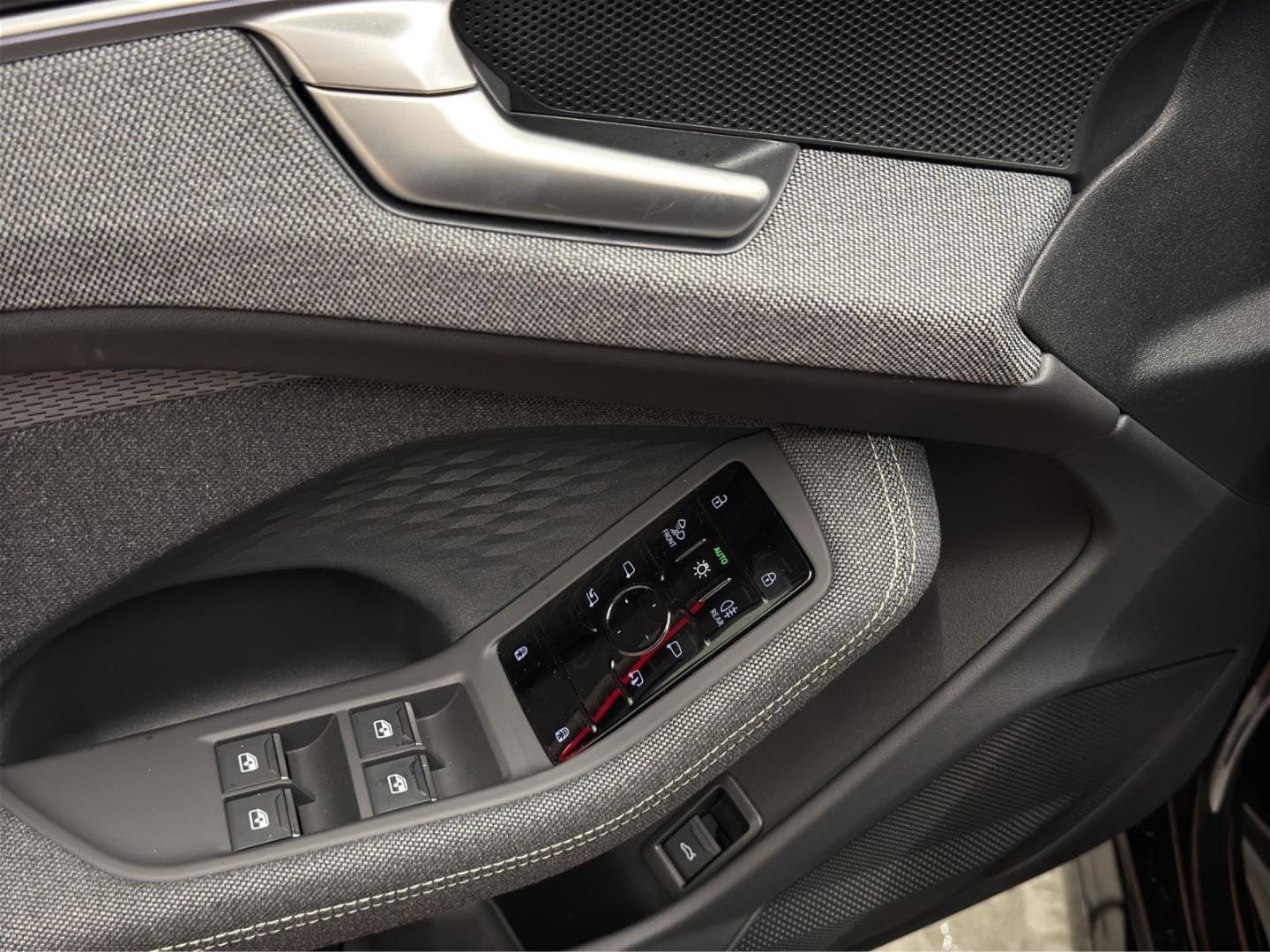 Bild über Audi A6 Avant TDI 150 kW S tronic - für weitere Informationen kontaktieren Sie den Audi Partner
