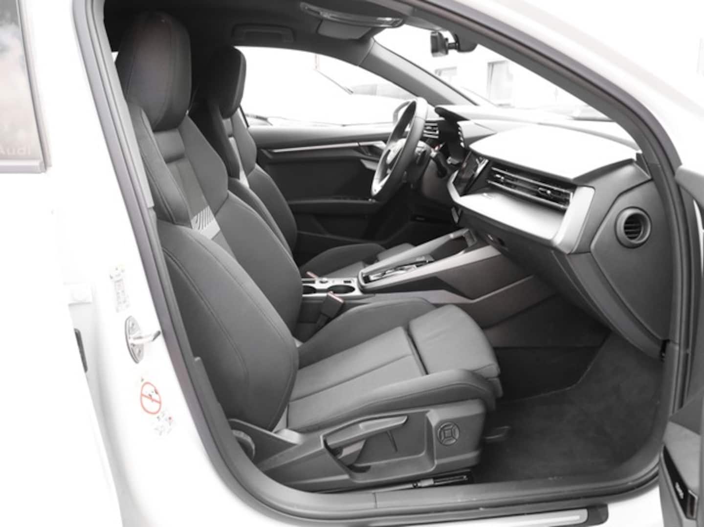 Bild über Audi A3 Sportback S line 35 TFSI S tronic - für weitere Informationen kontaktieren Sie den Audi Partner