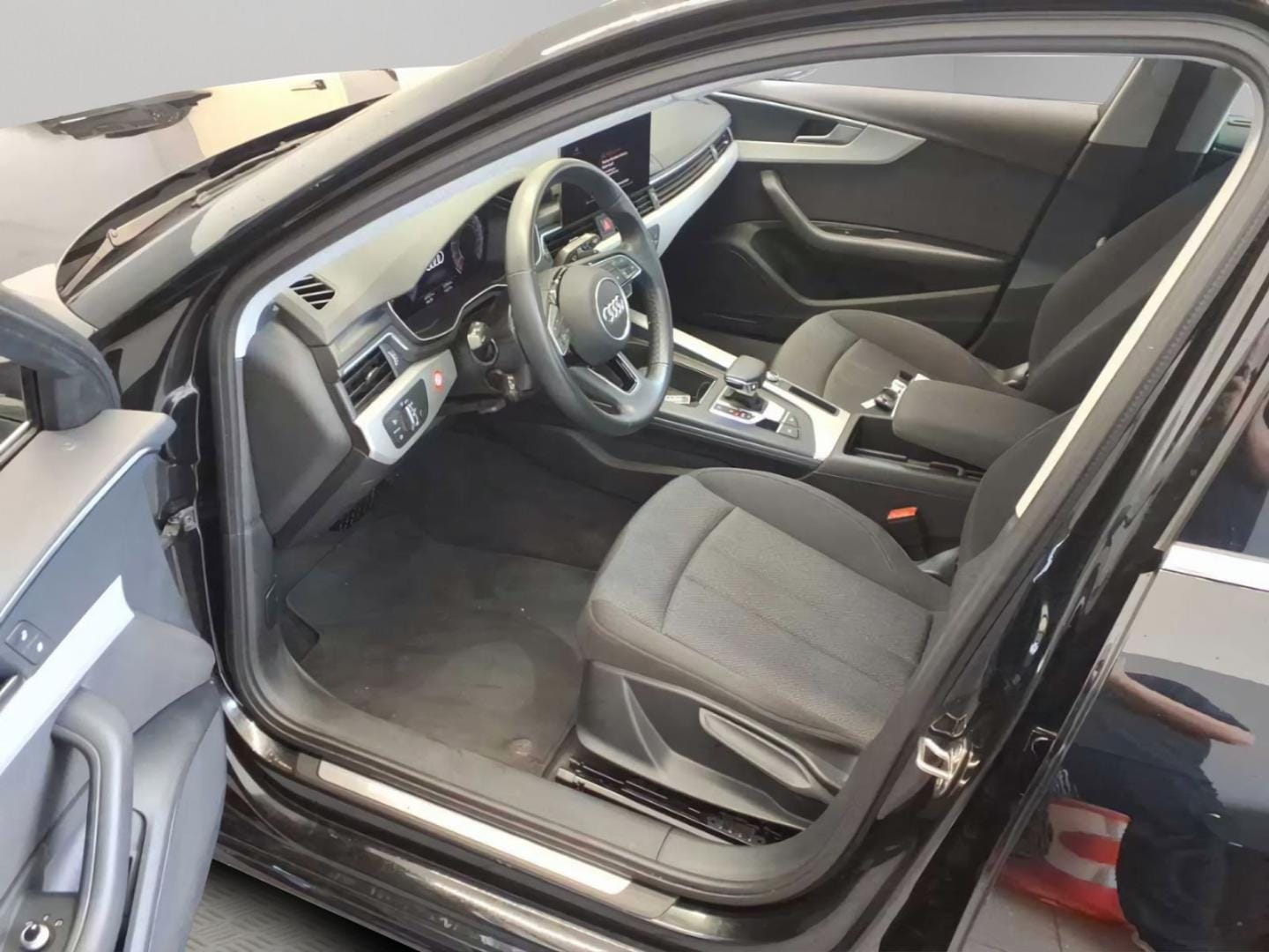 Bild über Audi A4 Avant advanced 35 TFSI S tronic - für weitere Informationen kontaktieren Sie den Audi Partner