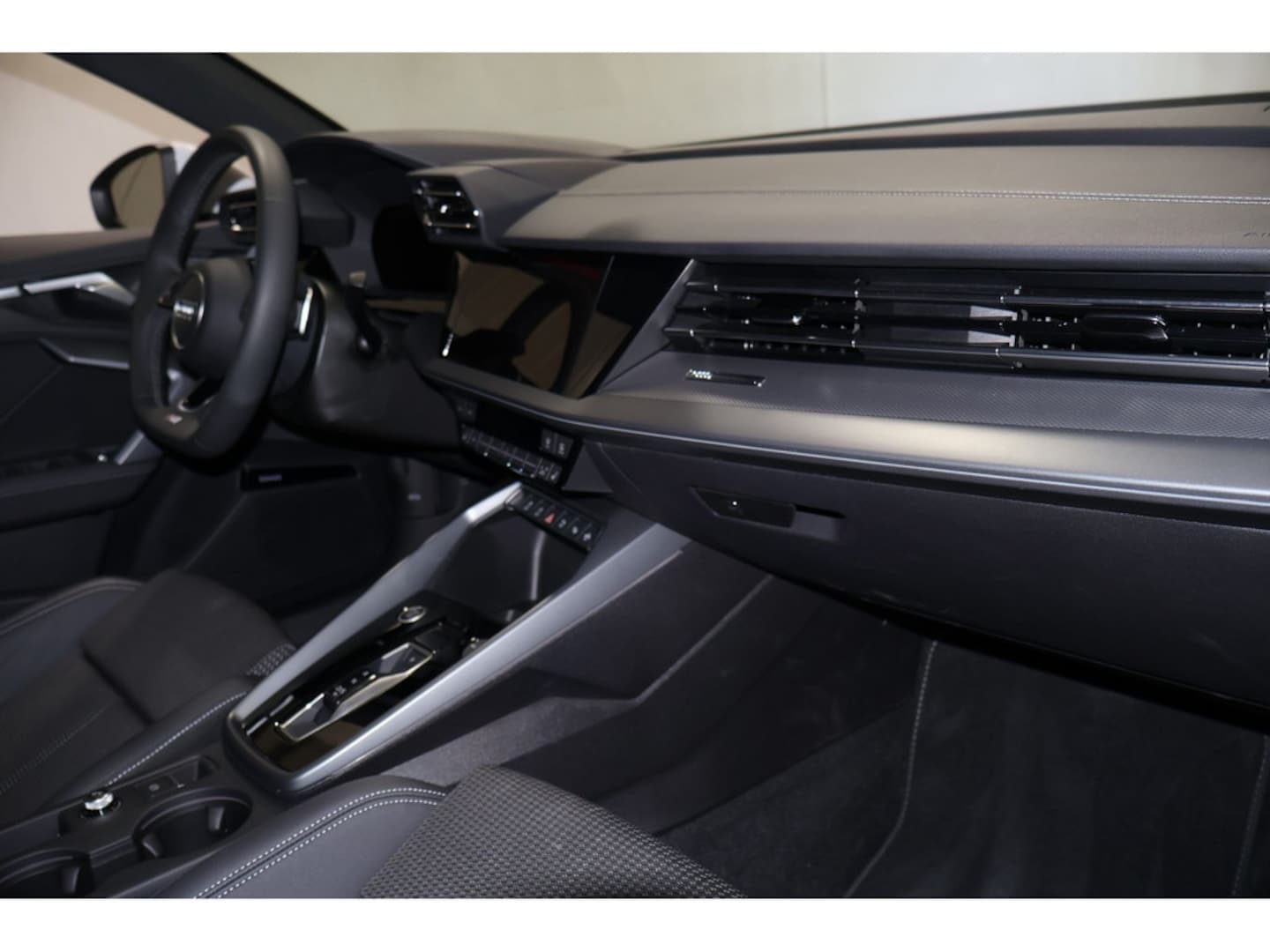 Bild über Audi A3 Sportback S line 35 TDI S tronic - für weitere Informationen kontaktieren Sie den Audi Partner