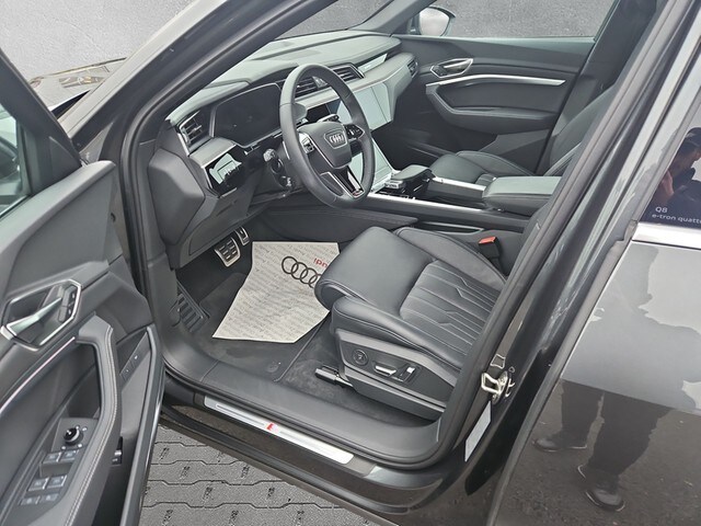 Image about Audi Q8 e-tron S line 50 e-tron quattro