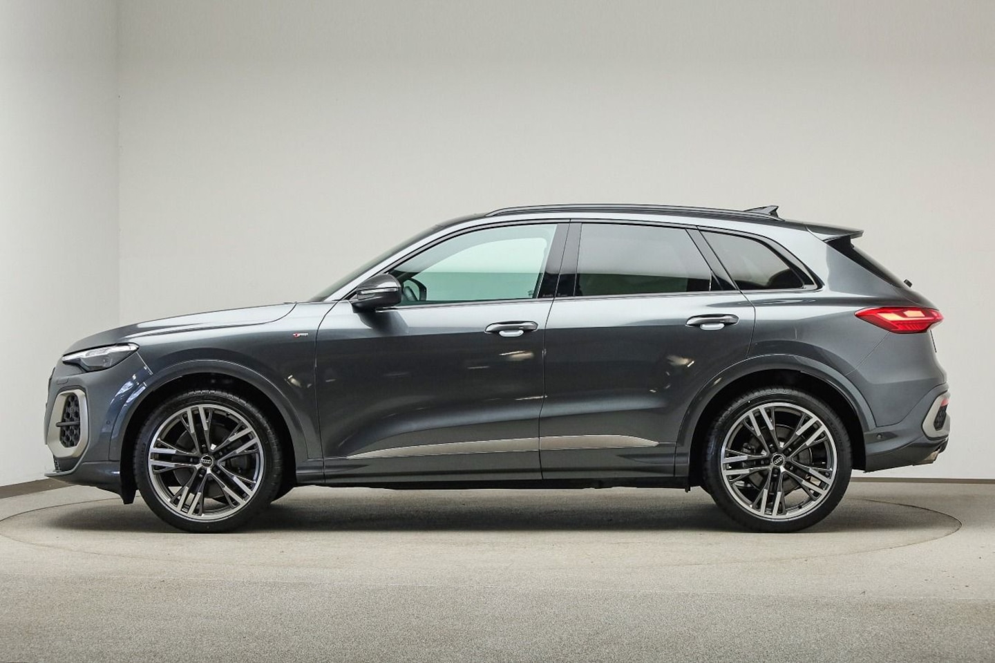 Bild über Audi Q5 SUV TDI quattro 150 kW S tronic - für weitere Informationen kontaktieren Sie den Audi Partner