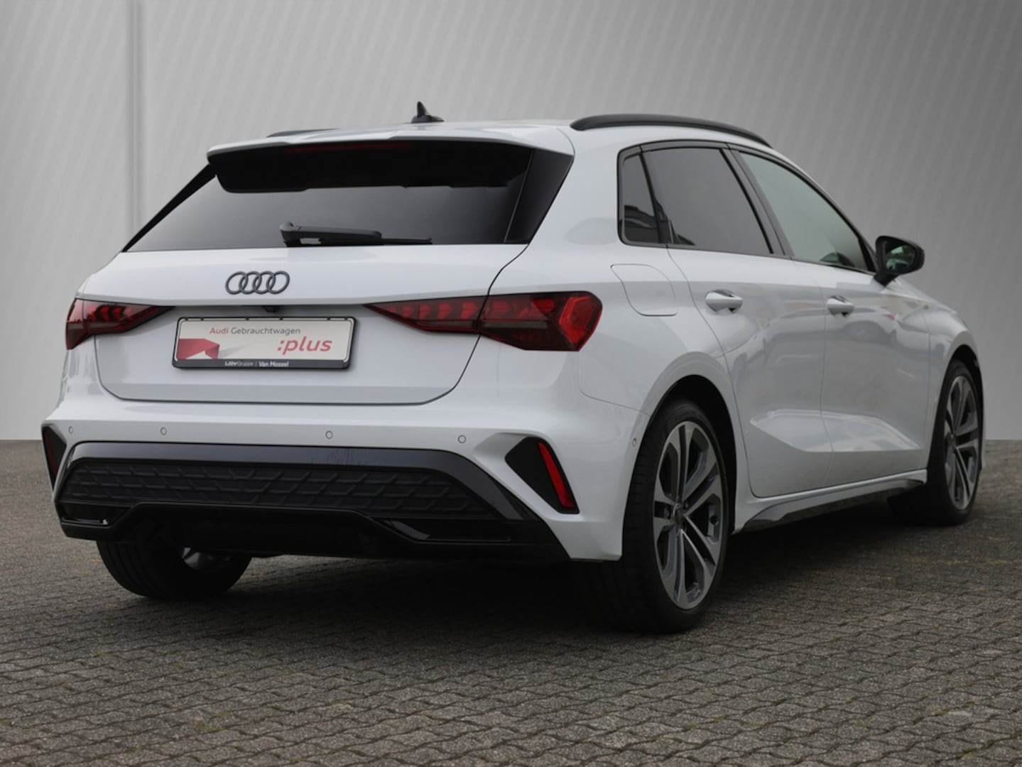 Bild über Audi A3 Sportback S line 35 TFSI S tronic - für weitere Informationen kontaktieren Sie den Audi Partner