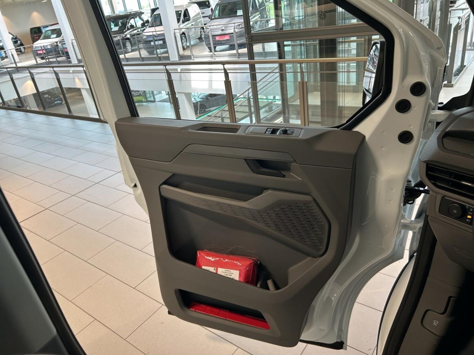 Volkswagen Transporter Kasten langer Radstand – Bild 16