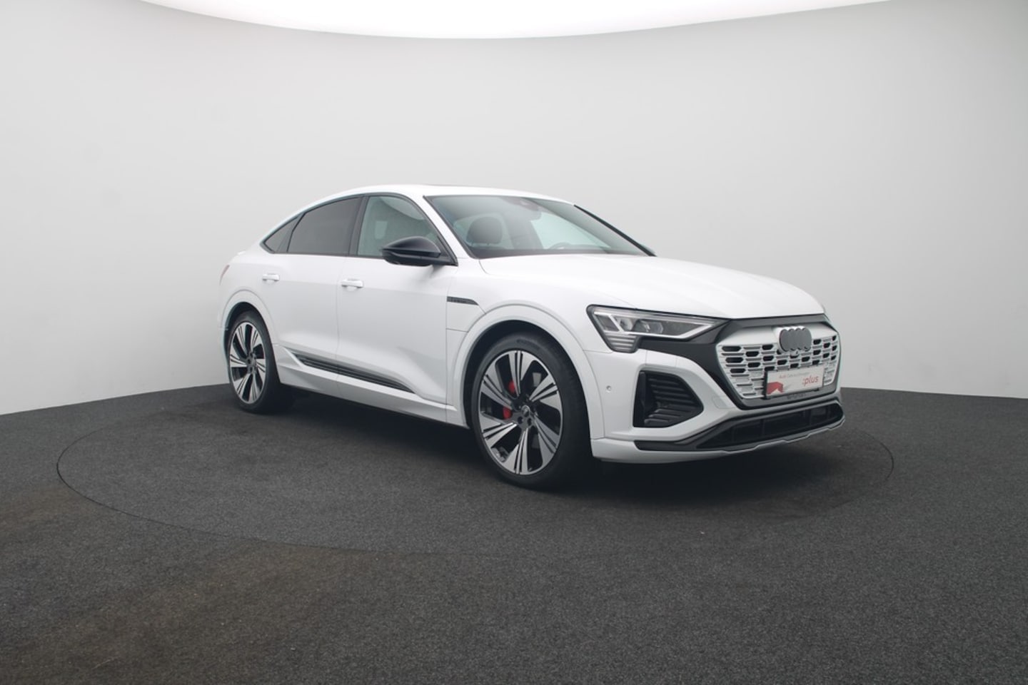Bild über Audi Q8 Sportback e-tron S line 55 e-tron quattro - für weitere Informationen kontaktieren Sie den Audi Partner