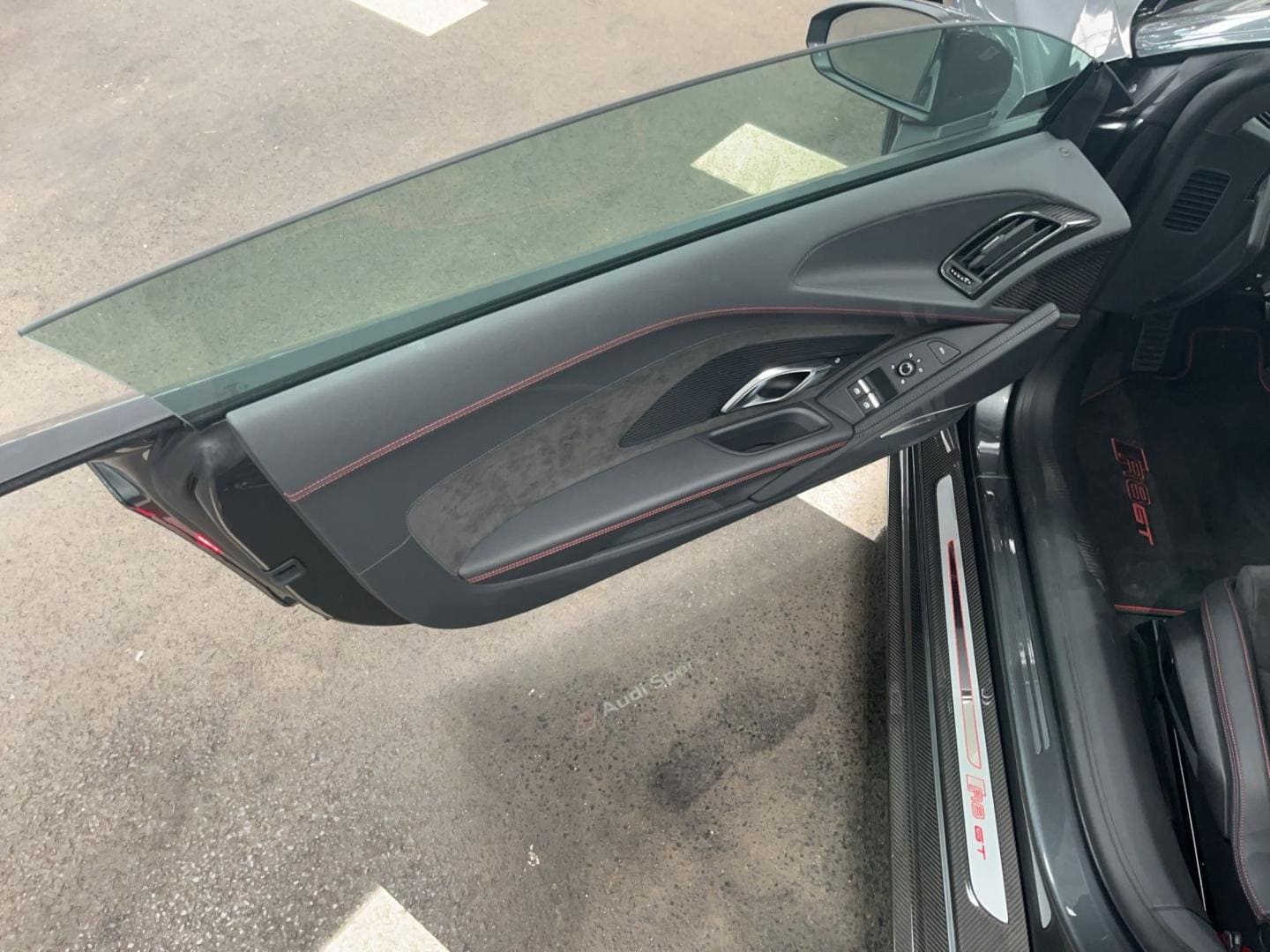 Bild über Audi R8 Coupé FSI S tronic - für weitere Informationen kontaktieren Sie den Audi Partner
