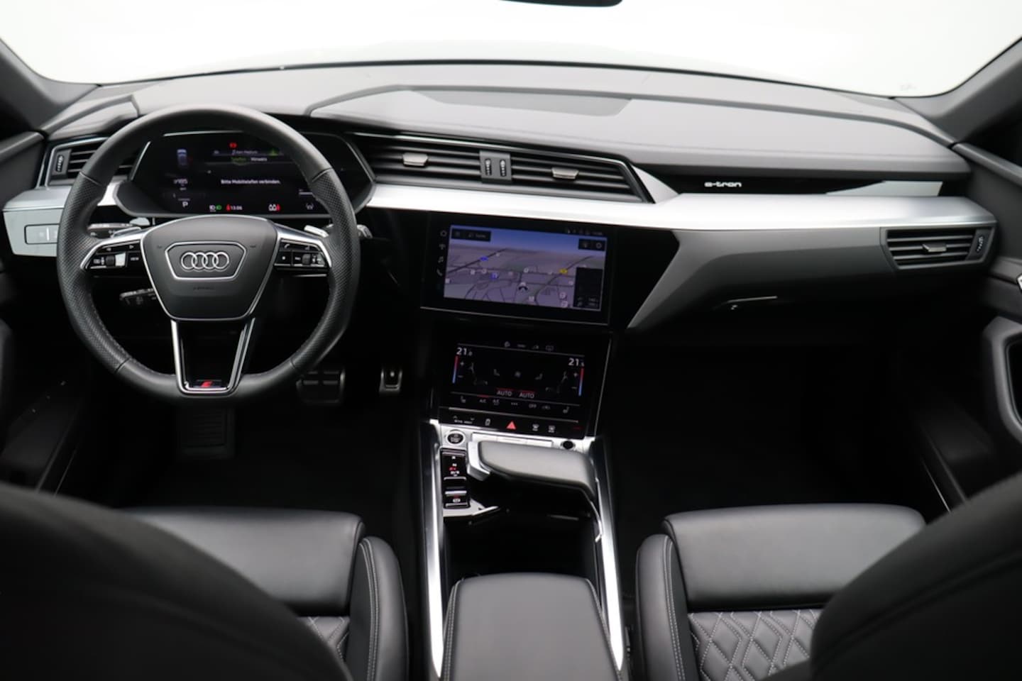 Bild über Audi Q8 e-tron advanced 55 e-tron quattro - für weitere Informationen kontaktieren Sie den Audi Partner