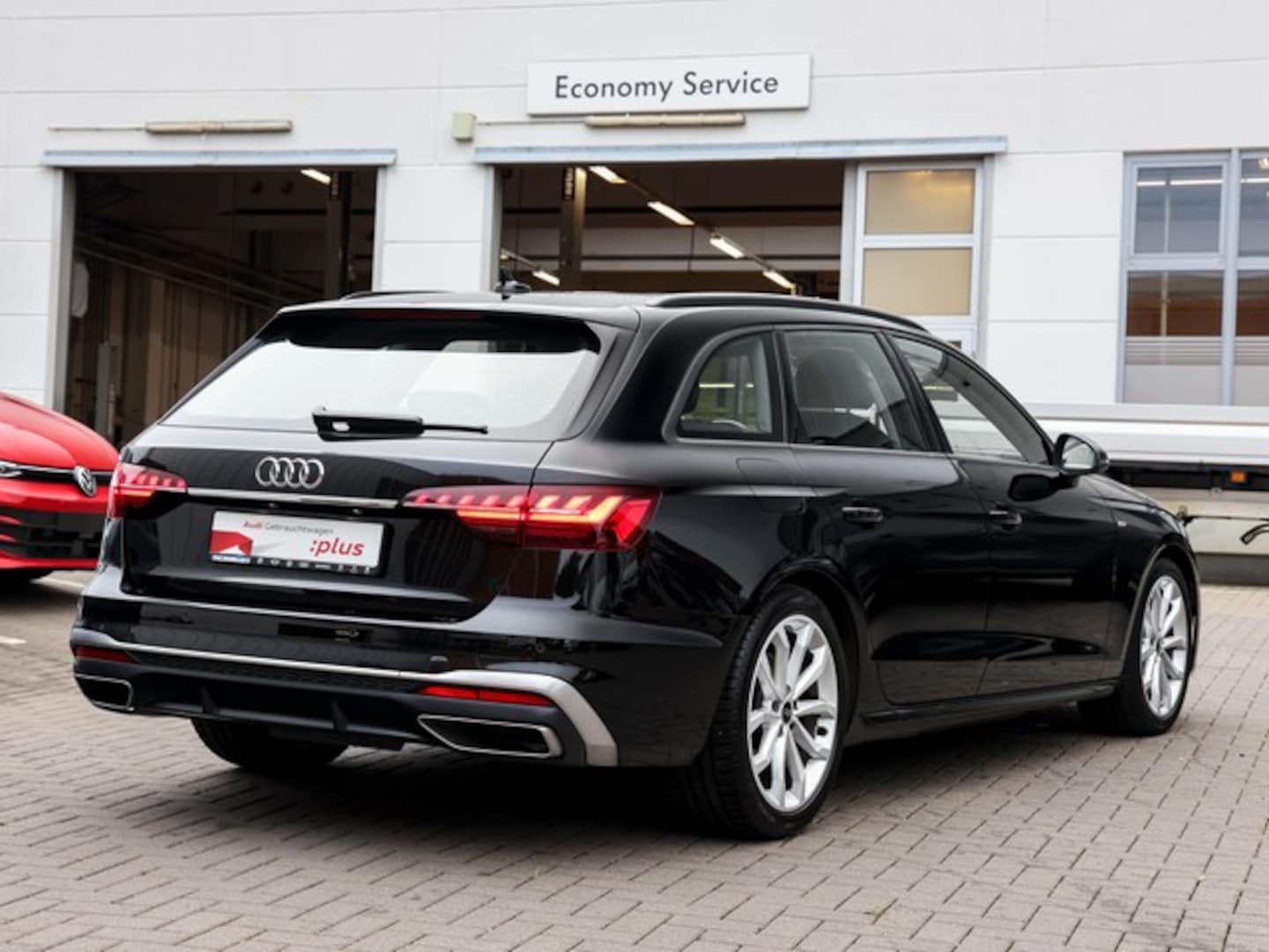 Bild über Audi A4 Avant S line 35 TFSI S tronic - für weitere Informationen kontaktieren Sie den Audi Partner