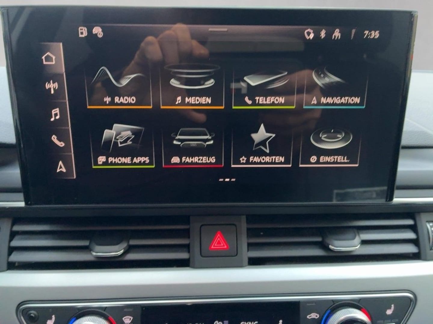 Bild über Audi A4 Avant S line 40 TFSI S tronic - für weitere Informationen kontaktieren Sie den Audi Partner