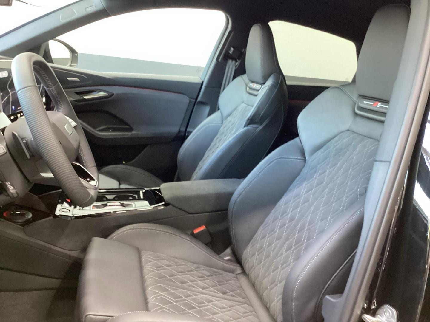 Bild über Audi Q6 Sportback e-tron S line business e-tron quattro 315 kW - für weitere Informationen kontaktieren Sie den Audi Partner