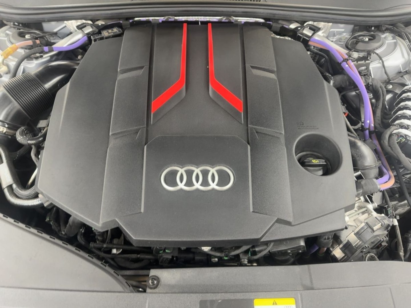 Bild über Audi S6 Avant TDI quattro tiptronic - für weitere Informationen kontaktieren Sie den Audi Partner