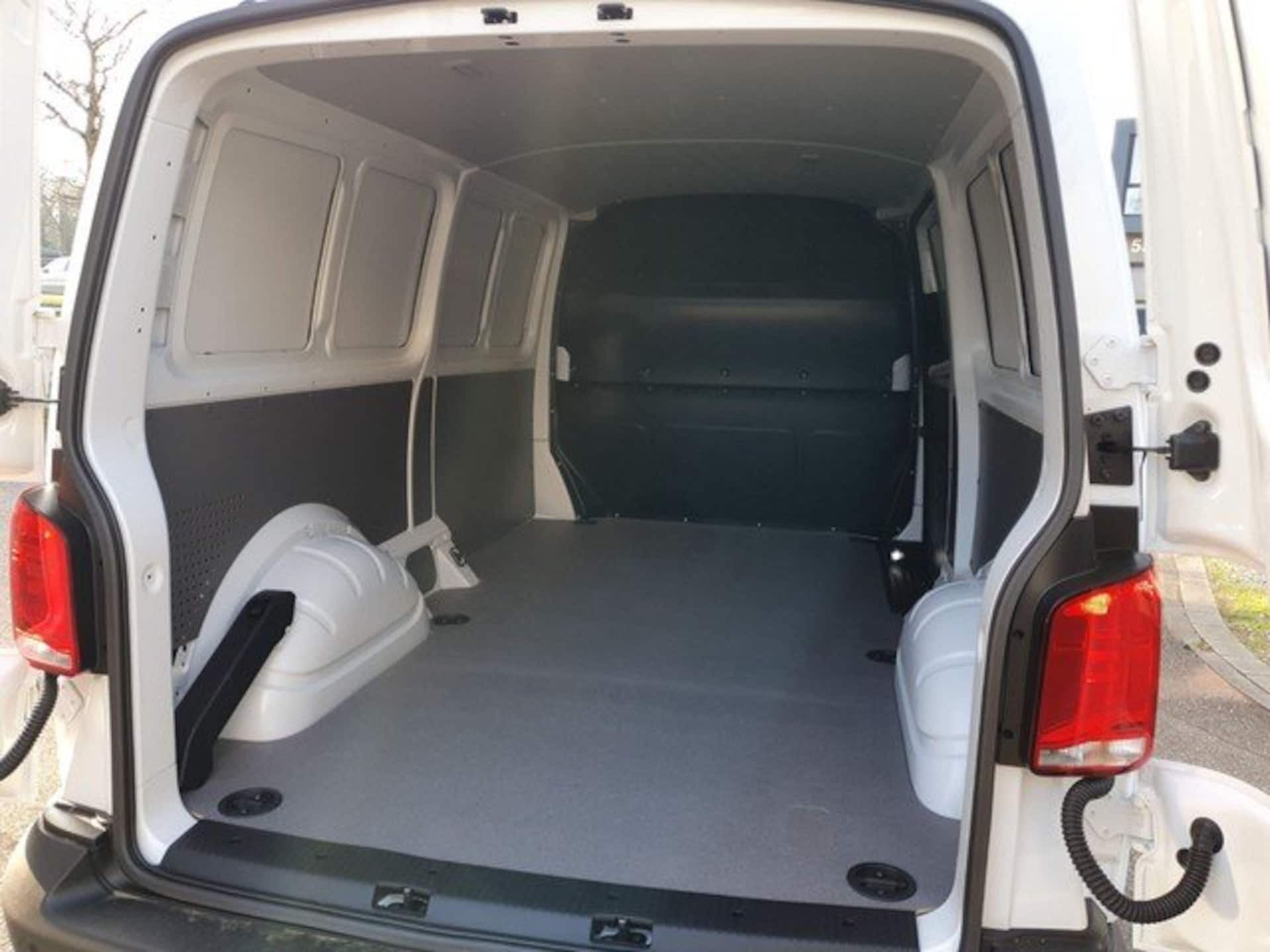 Volkswagen T6.1 Transporter Kasten langer Radstand