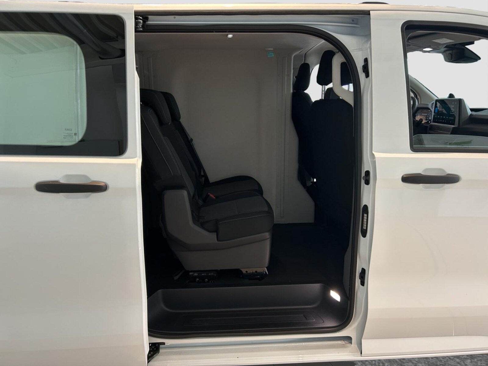 Volkswagen Transporter Kasten langer Radstand – Bild 23