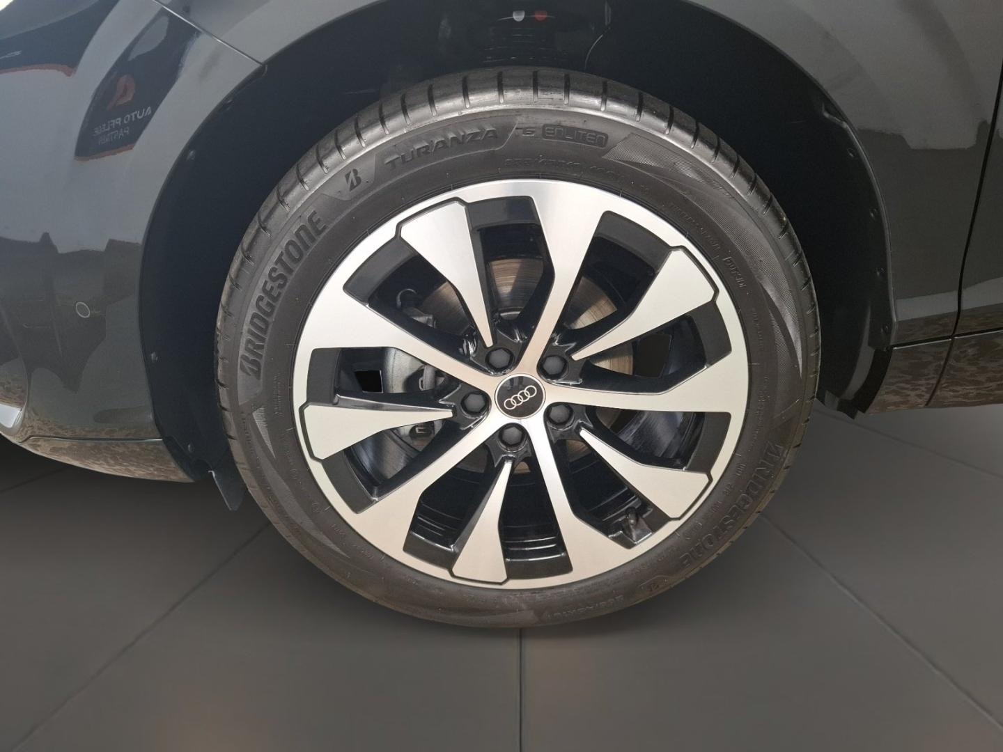 Bild über Audi Q3 SUV TFSI 110 kW S tronic - für weitere Informationen kontaktieren Sie den Audi Partner