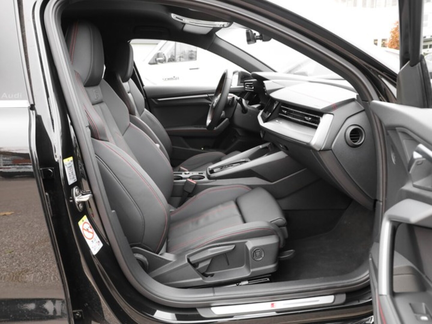 Bild über Audi A3 allstreet 35 TFSI S tronic - für weitere Informationen kontaktieren Sie den Audi Partner