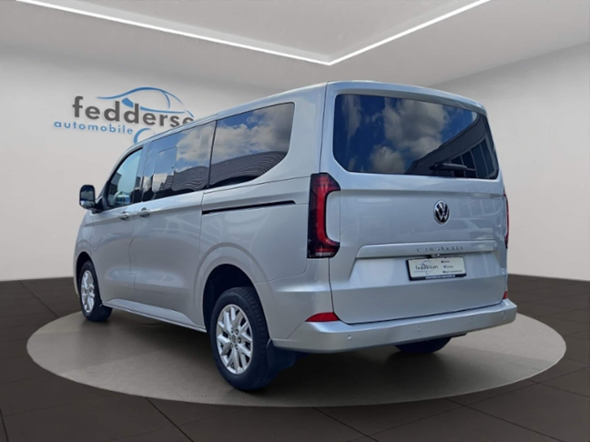 Volkswagen Caravelle Style