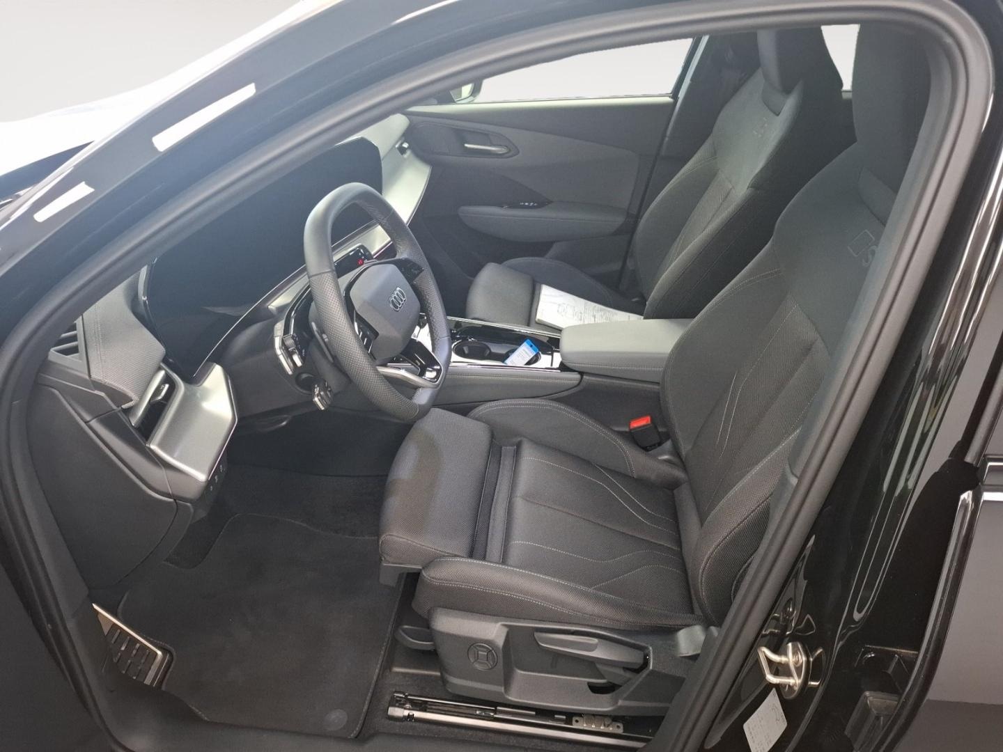 Bild über Audi Q3 SUV TFSI 110 kW S tronic - für weitere Informationen kontaktieren Sie den Audi Partner