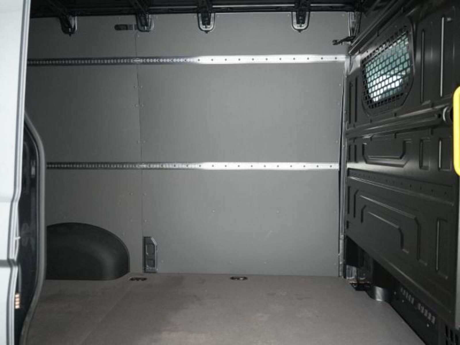 Volkswagen Crafter Kasten mittlerer Radstand – Bild 5