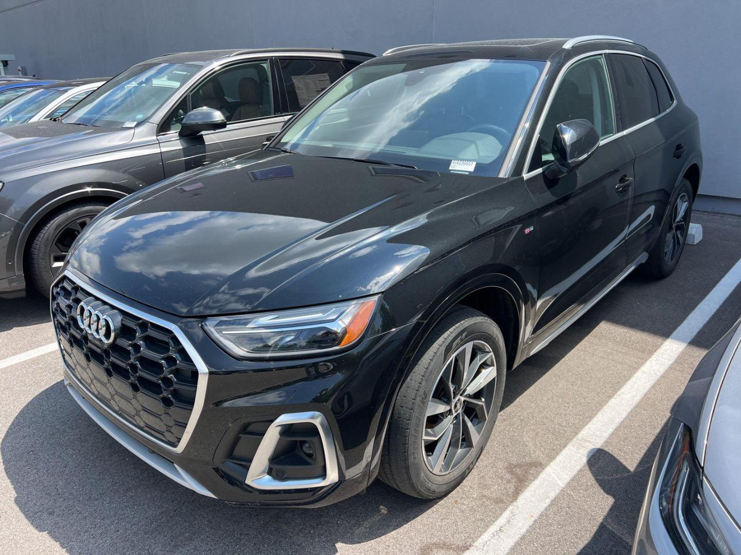 2023 Audi Q5 45 Premium Plus's photo