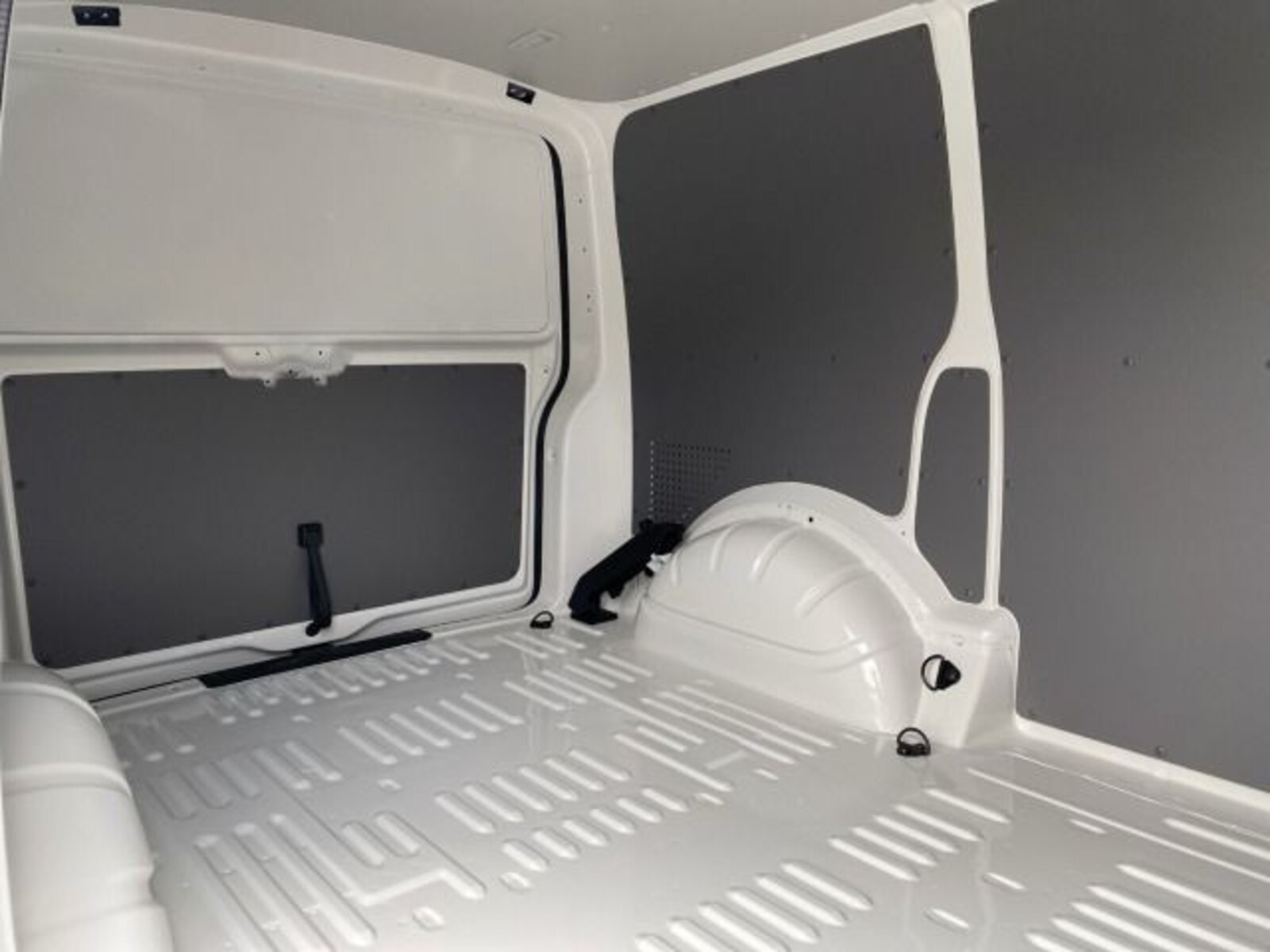 Volkswagen T6.1 Transporter Kasten kurzer Radstand – Bild 21