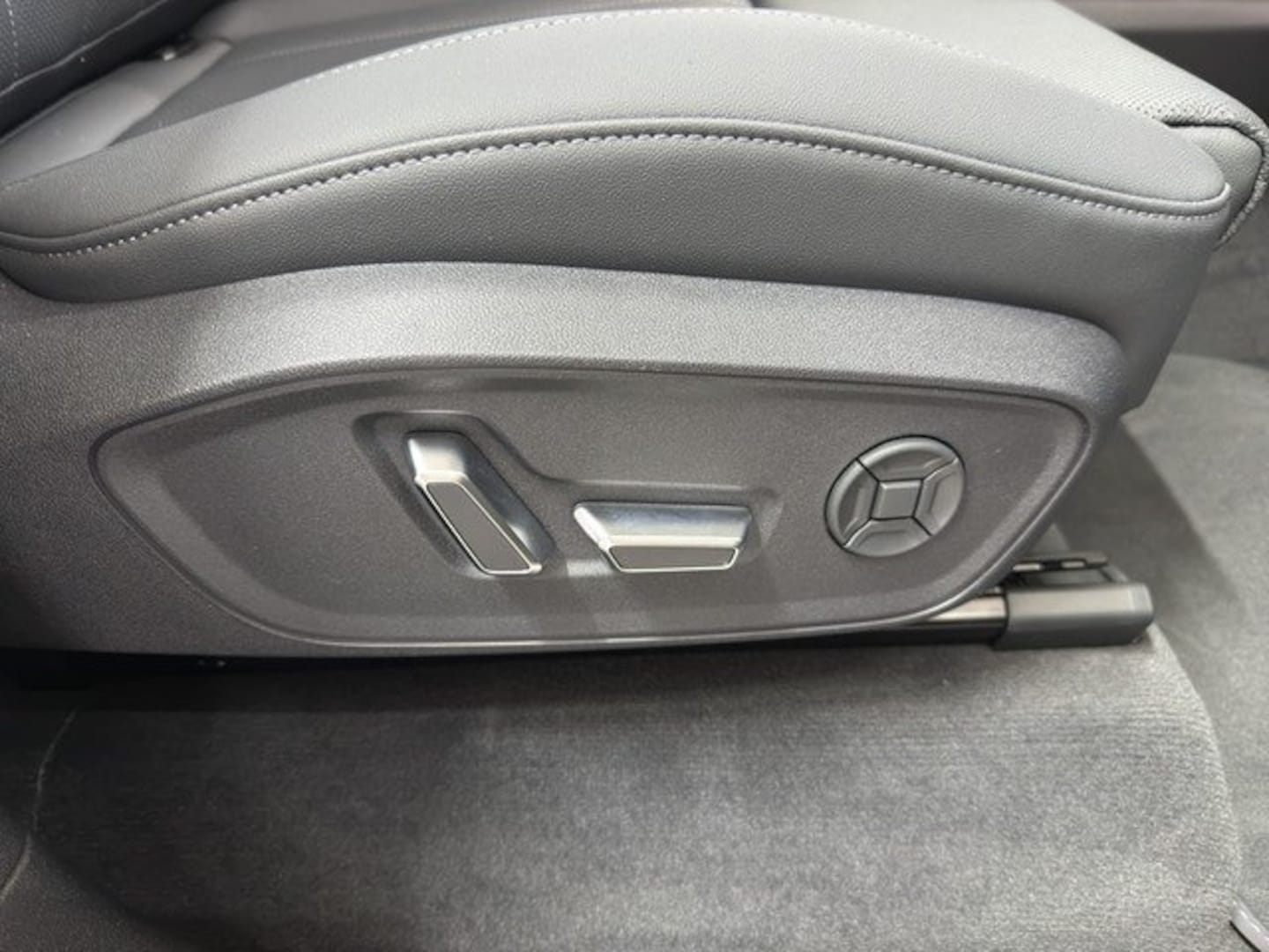 Bild über Audi Q7 SUV TDI quattro 220 kW tiptronic - für weitere Informationen kontaktieren Sie den Audi Partner