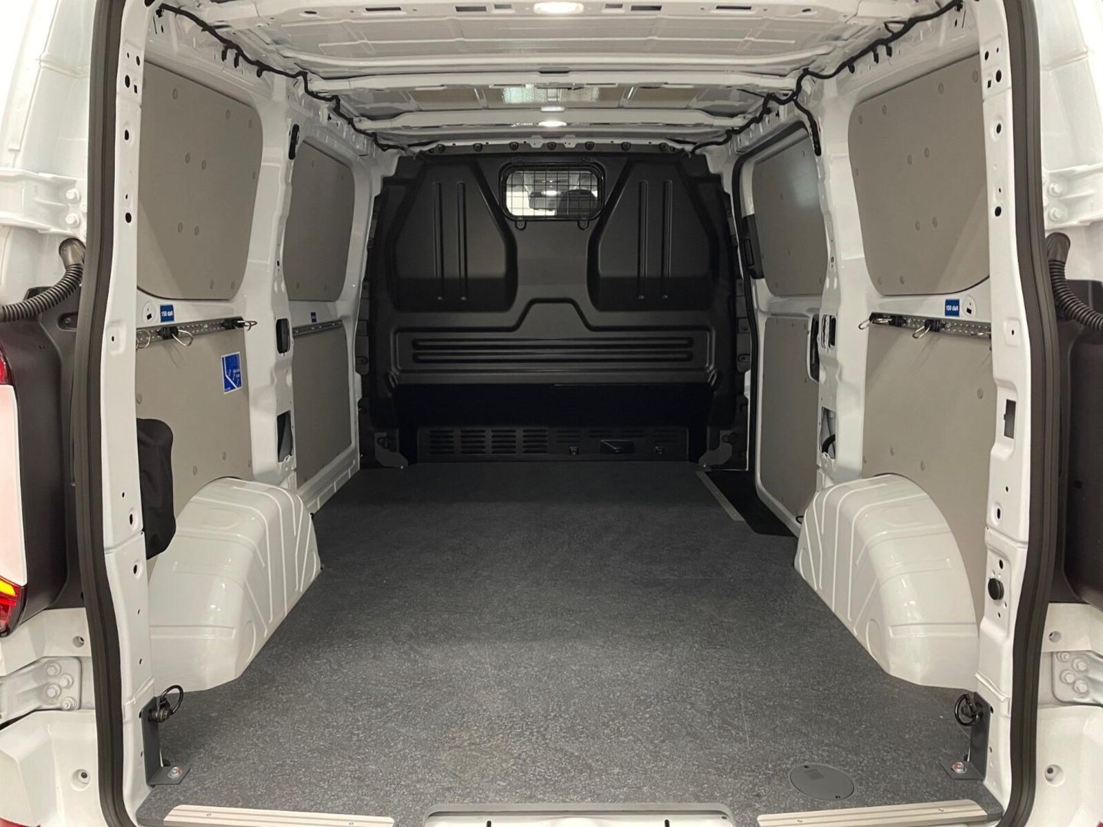 Volkswagen Transporter Kasten kurzer Radstand – Bild 18