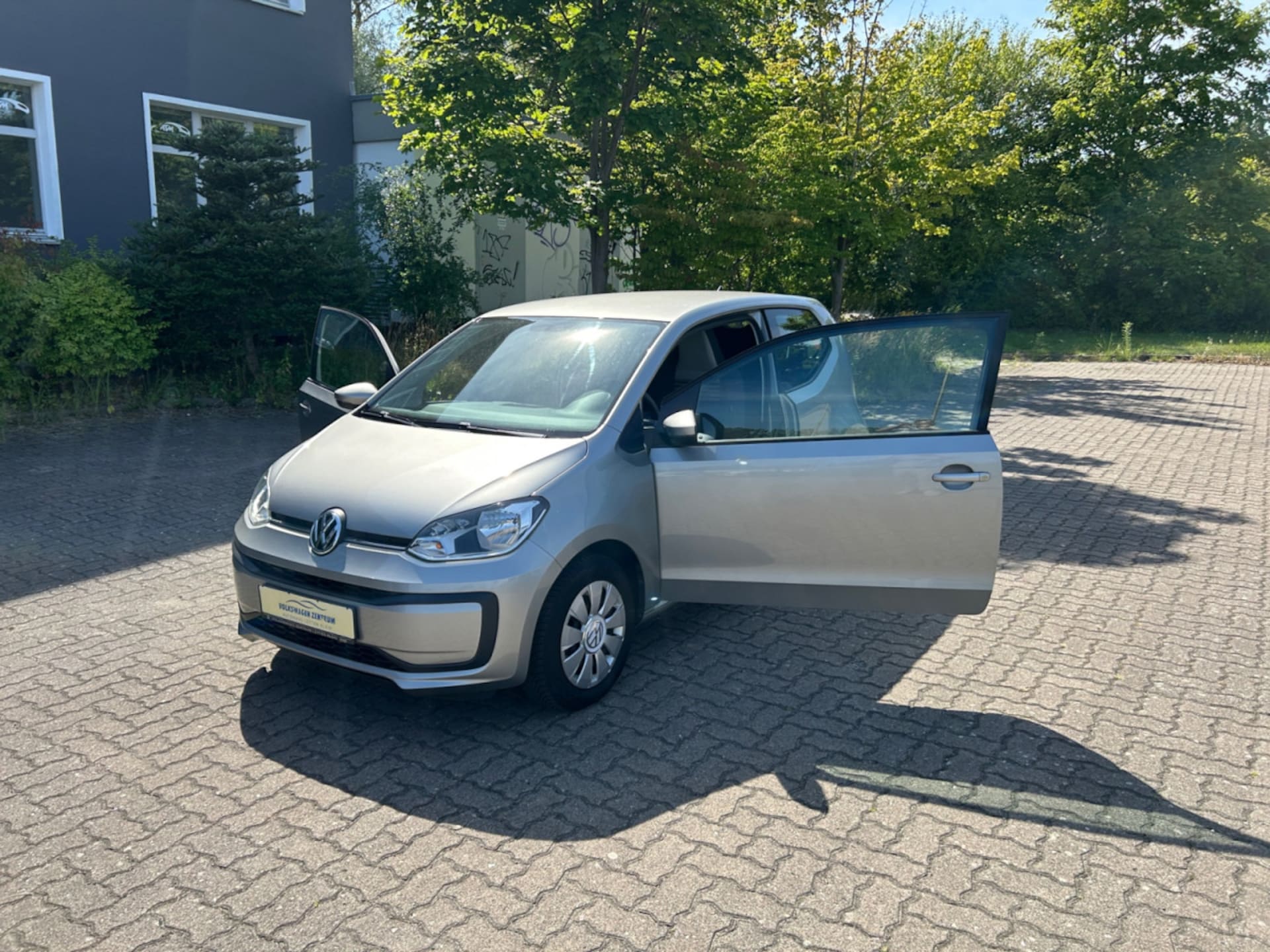 Volkswagen up! move up!