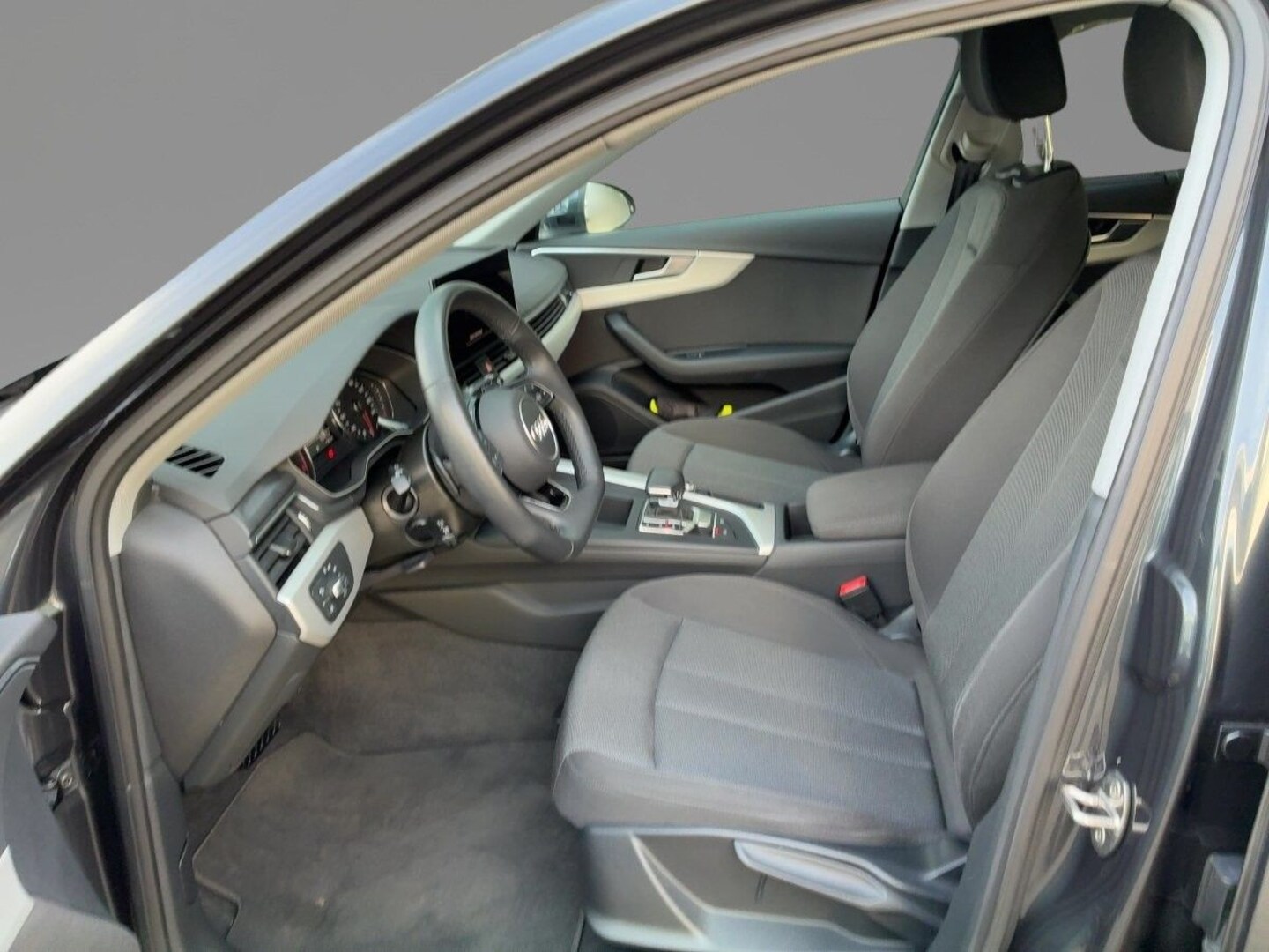 Bild über Audi A4 Avant advanced 40 TFSI S tronic - für weitere Informationen kontaktieren Sie den Audi Partner