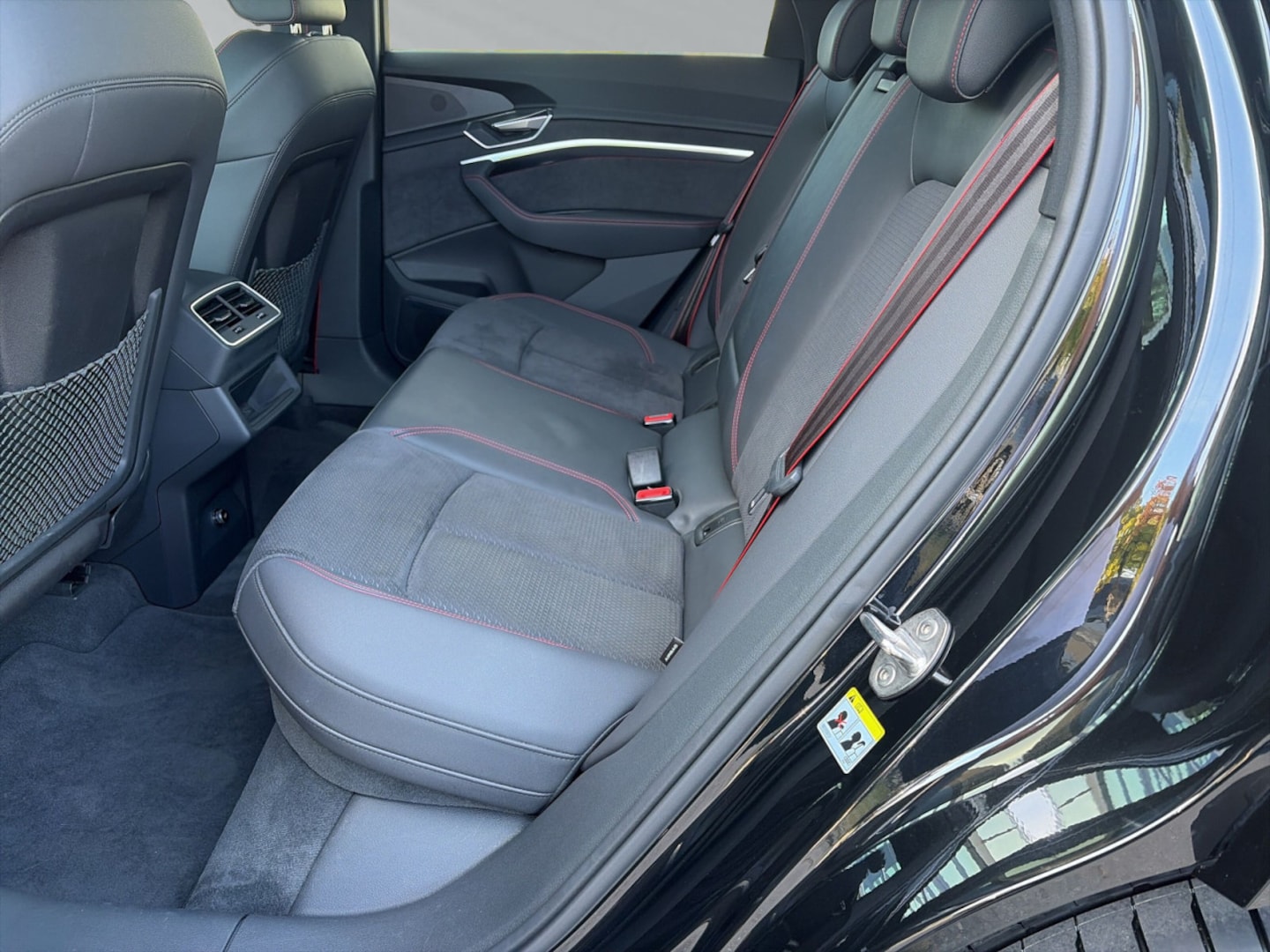 Bild über Audi Q8 e-tron S line 50 e-tron quattro - für weitere Informationen kontaktieren Sie den Audi Partner