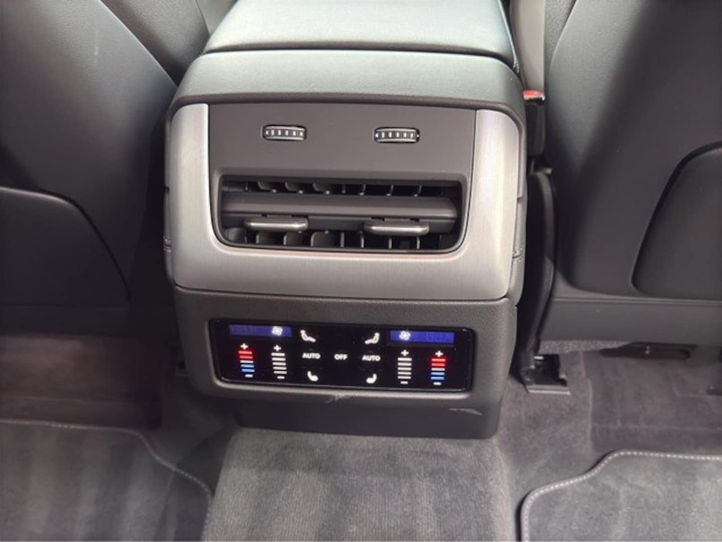 Bild über Audi Q7 SUV TDI quattro 220 kW tiptronic - für weitere Informationen kontaktieren Sie den Audi Partner
