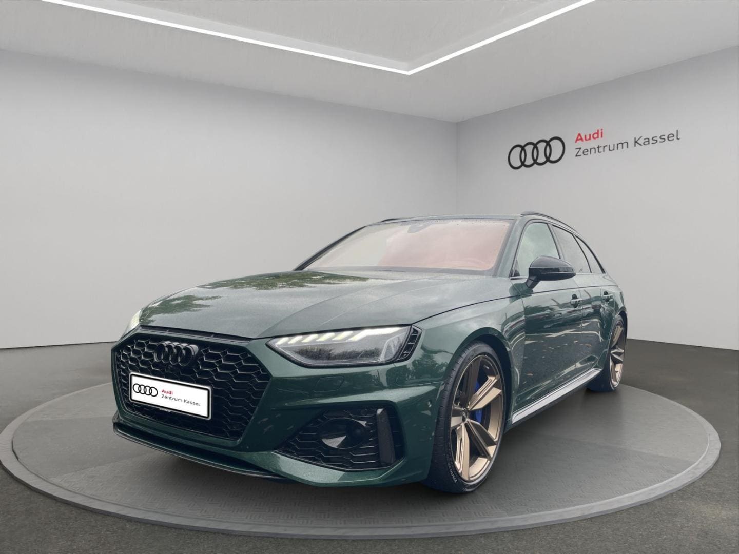 Bild über Audi RS 4 Avant TFSI quattro tiptronic - für weitere Informationen kontaktieren Sie den Audi Partner