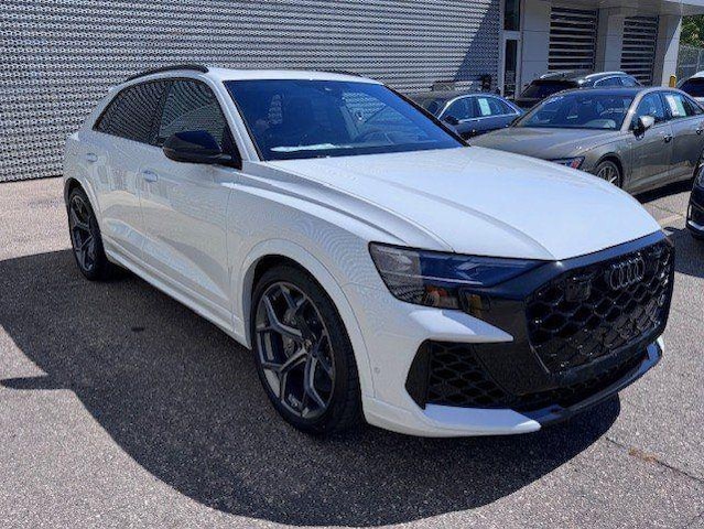 2025 Audi RS Q8 SUV performance