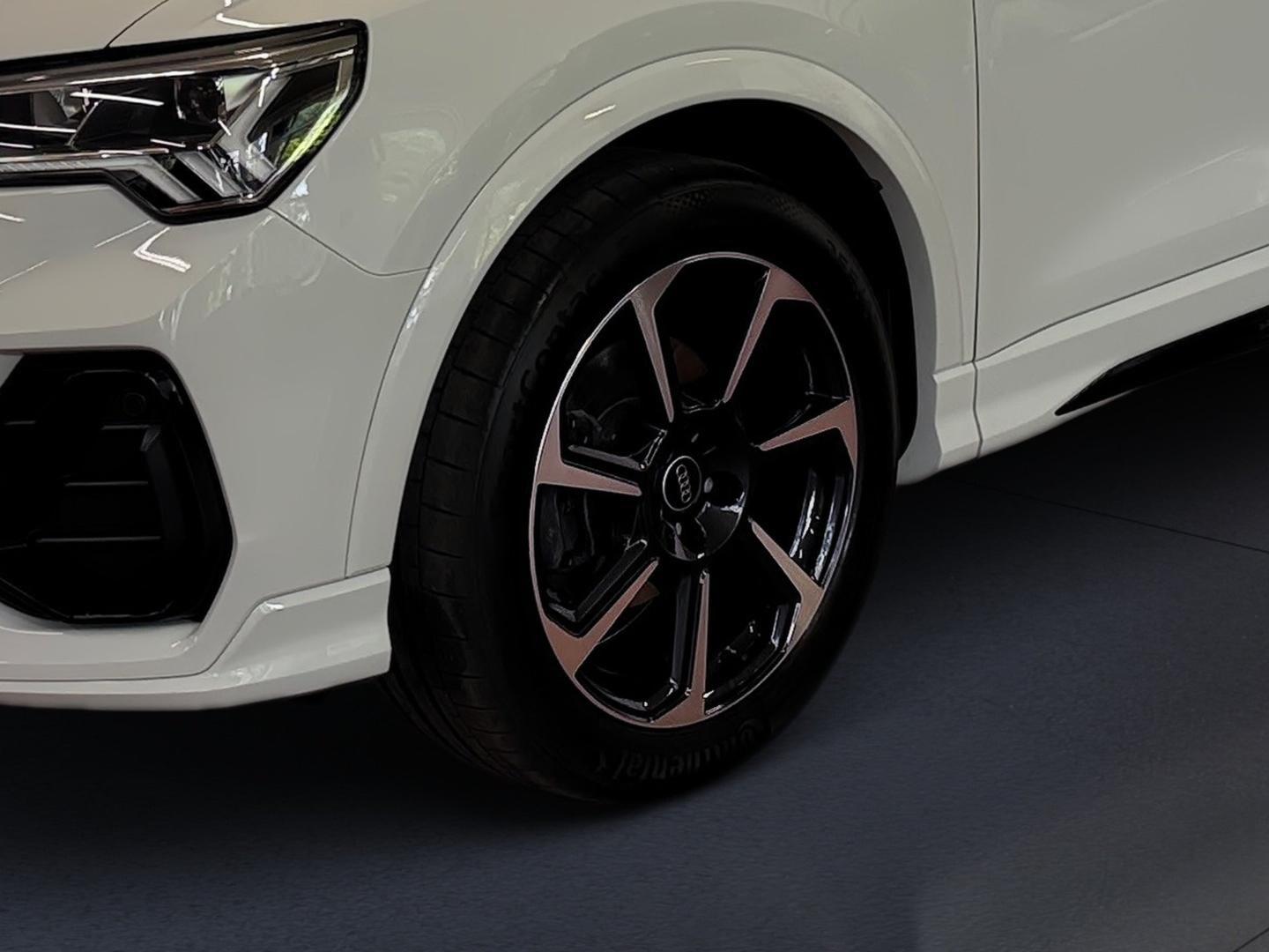 Bild über Audi Q3 S line 35 TFSI S tronic - für weitere Informationen kontaktieren Sie den Audi Partner