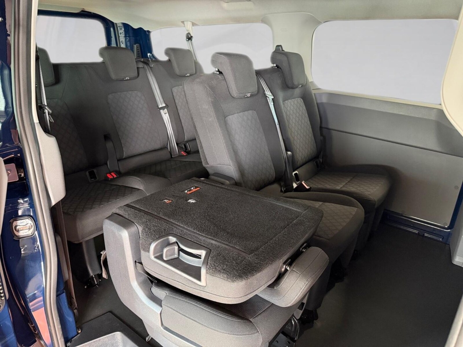 Volkswagen Transporter Kombi langer Radstand – Bild 11