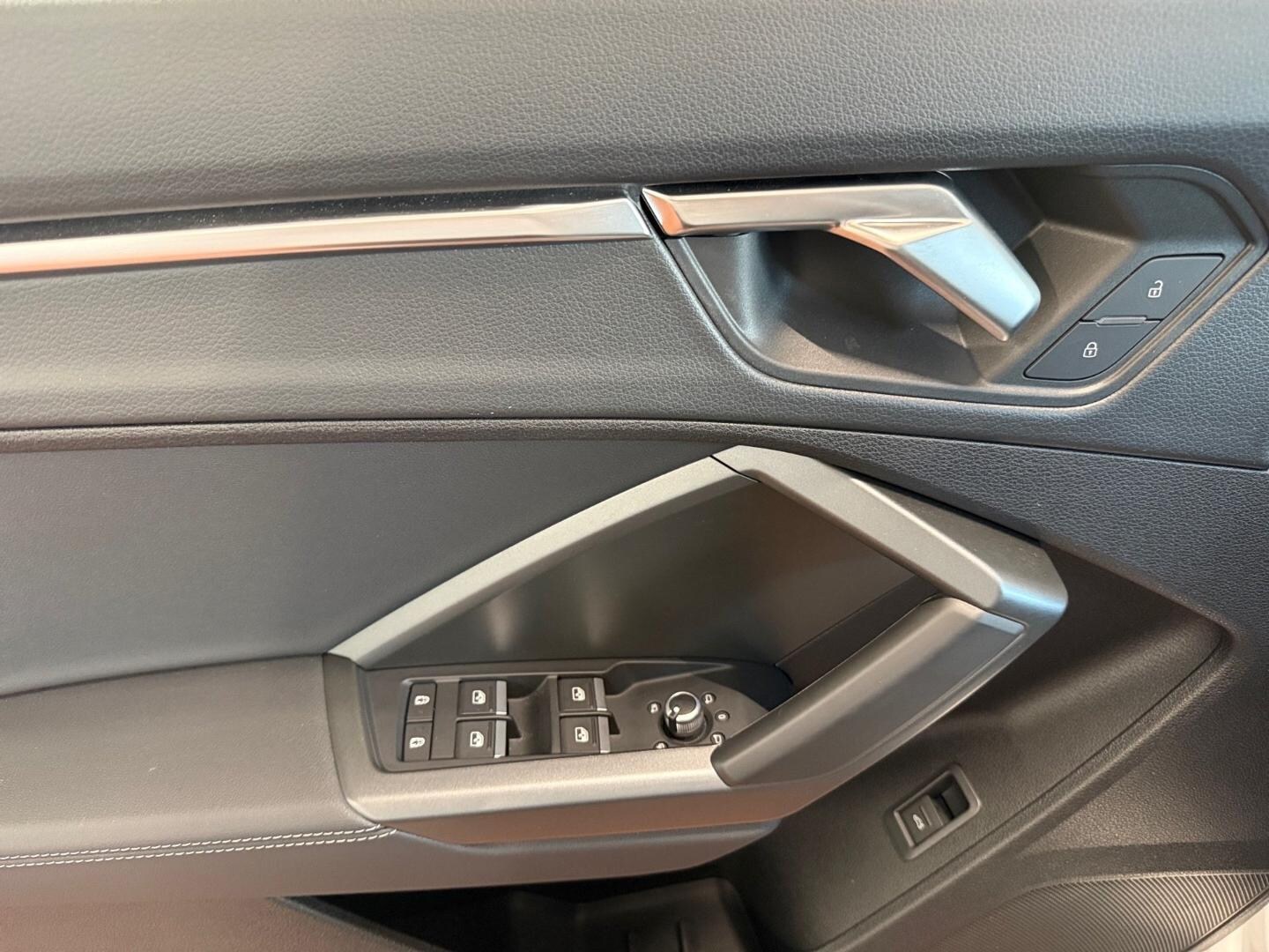 Bild über Audi Q3 S line 35 TFSI S tronic - für weitere Informationen kontaktieren Sie den Audi Partner
